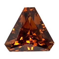 Triangle en zircon brun orangé de 9,75 carats, pierre précieuse non sertie