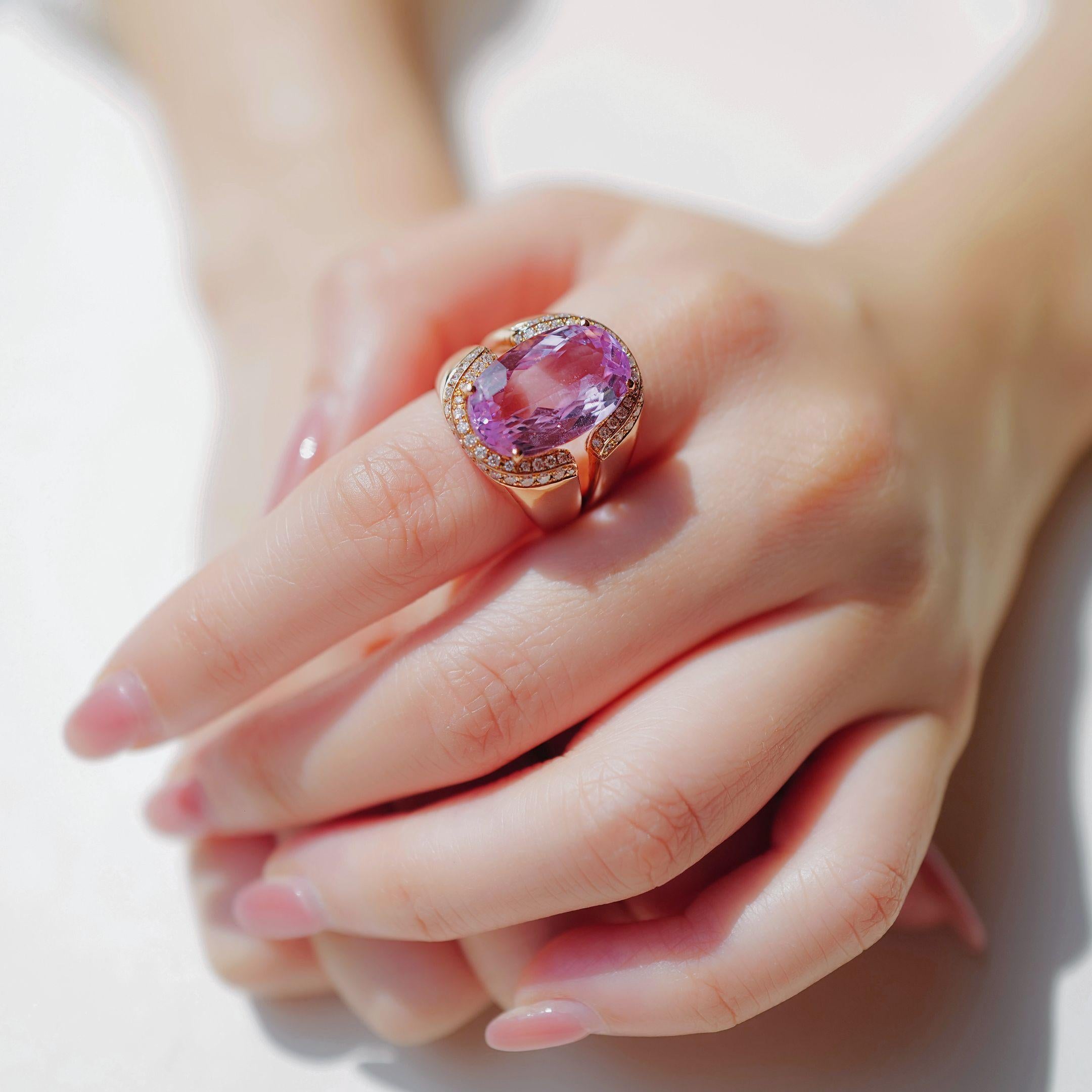 Women's 9.75 Carat Oval Pink Kunzite Ring in 18K Rose Gold with Diamonds For Sale
