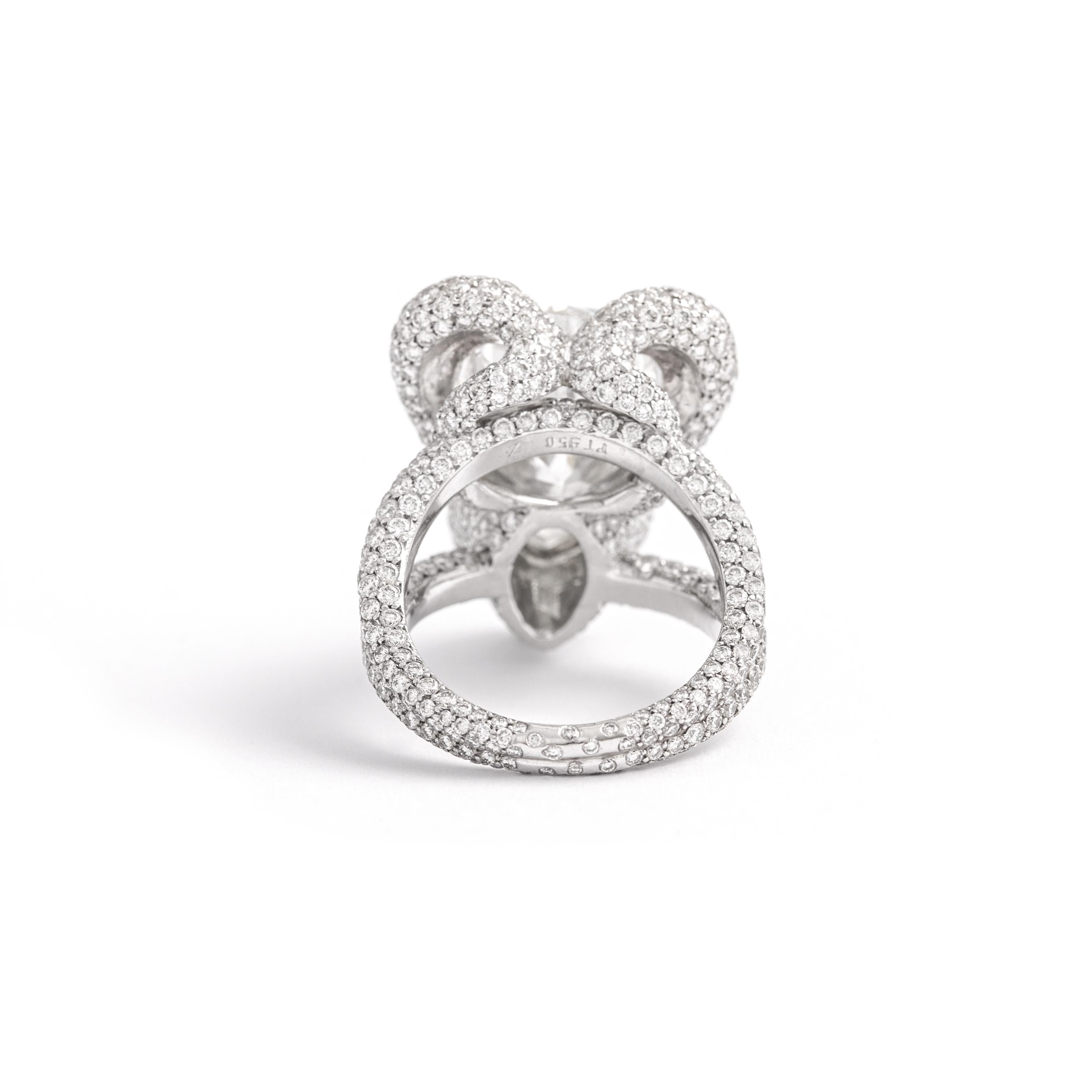 9.75 Carat Pear Shape Diamond D colour Ring (bague en forme de poire et de couleur D) Excellent état - En vente à Geneva, CH