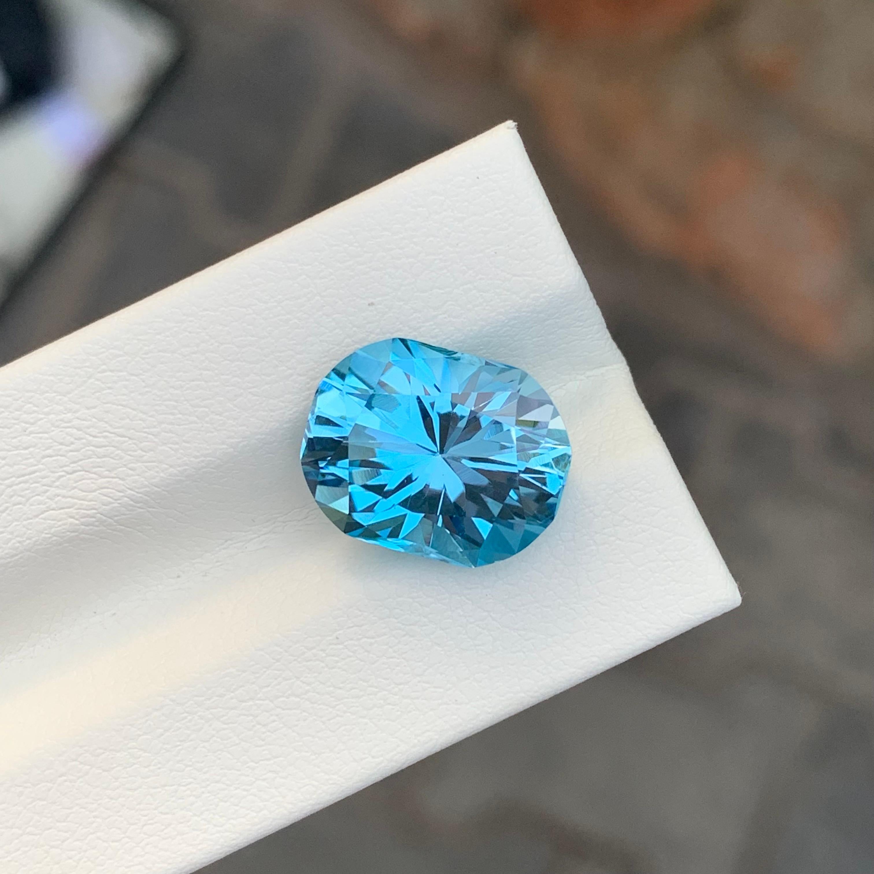 Jolie topaze bleu ciel facettée taille fantaisie de 9,75 carats Neuf - En vente à Peshawar, PK