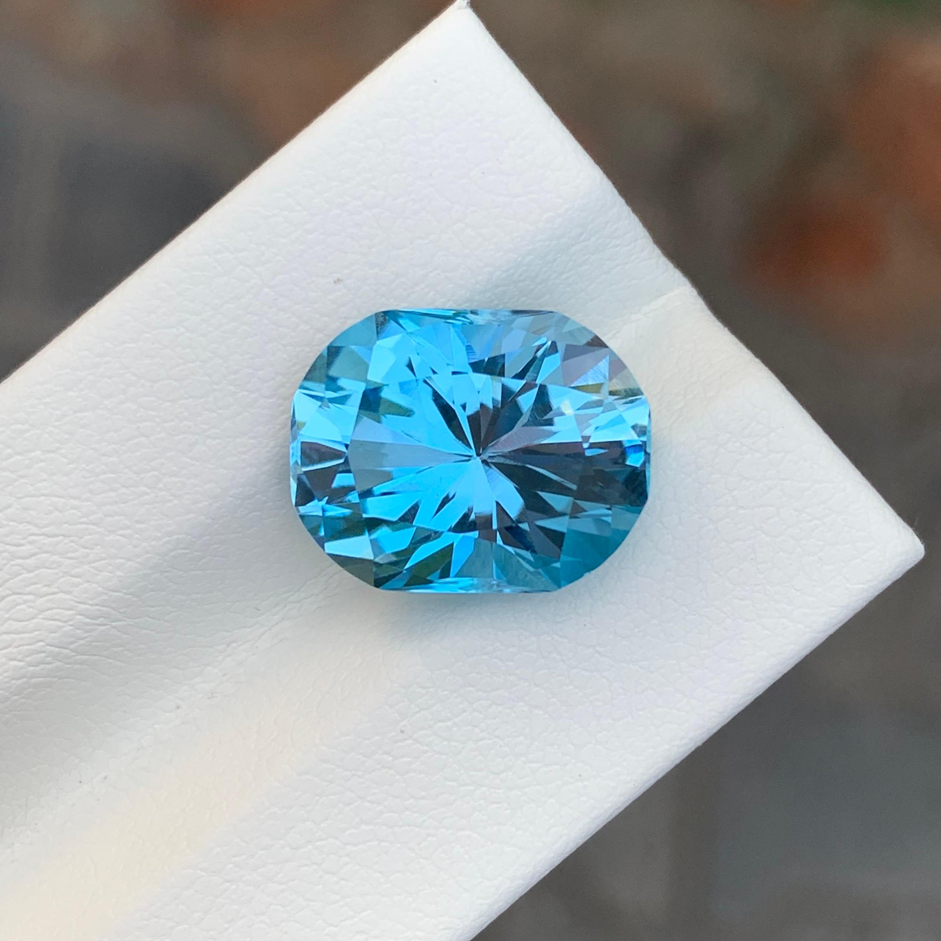 Jolie topaze bleu ciel facettée taille fantaisie de 9,75 carats Unisexe en vente