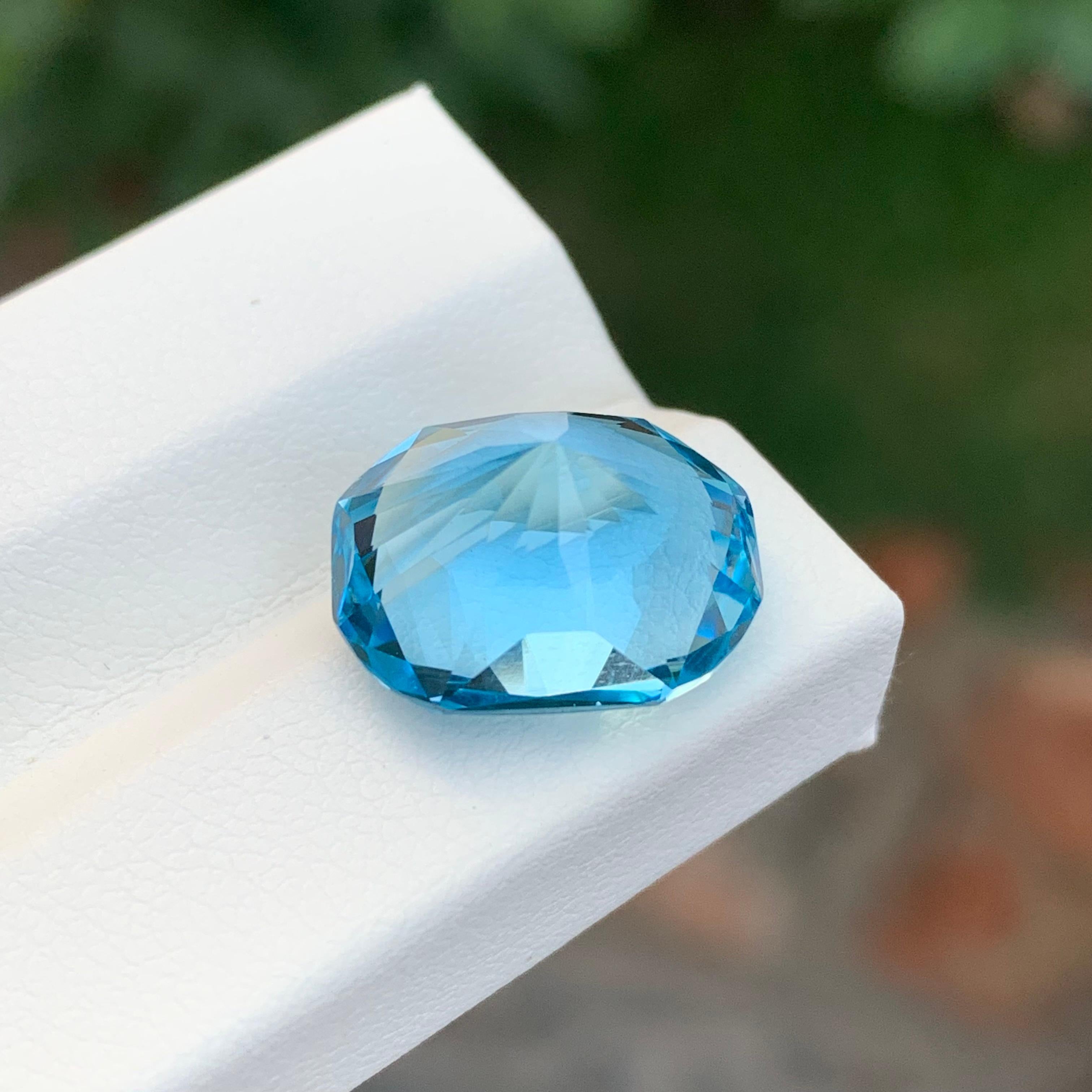 Jolie topaze bleu ciel facettée taille fantaisie de 9,75 carats en vente 1