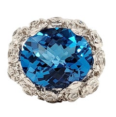 9.75 Carat Total Oval Checkerboard Cut Blue Topaz and Diamond Ring 18 Karat Gold
