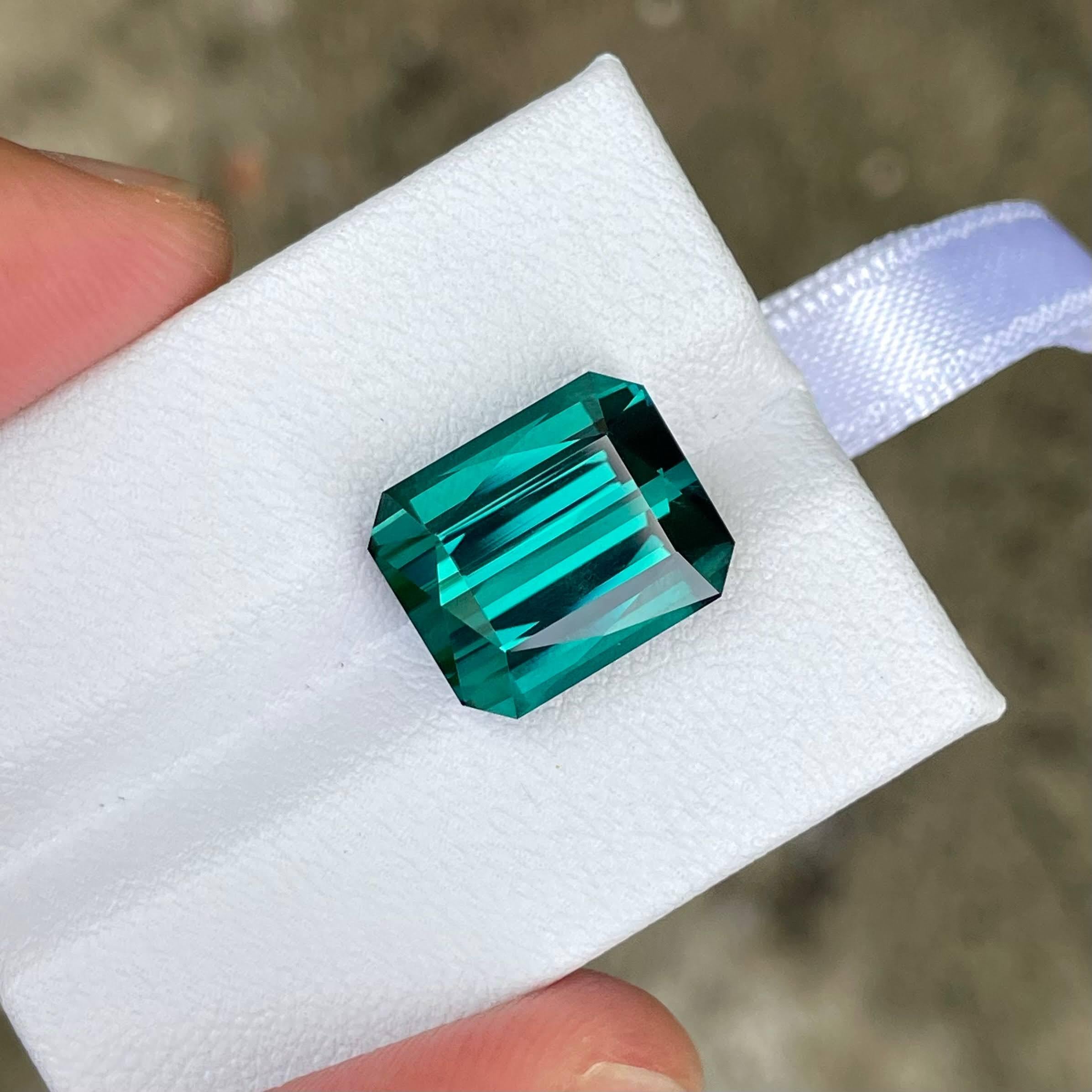 Modern 9.75 carats Lagoon Blue Tourmaline Stone Scissor Cut Afghan Gemstone For Sale