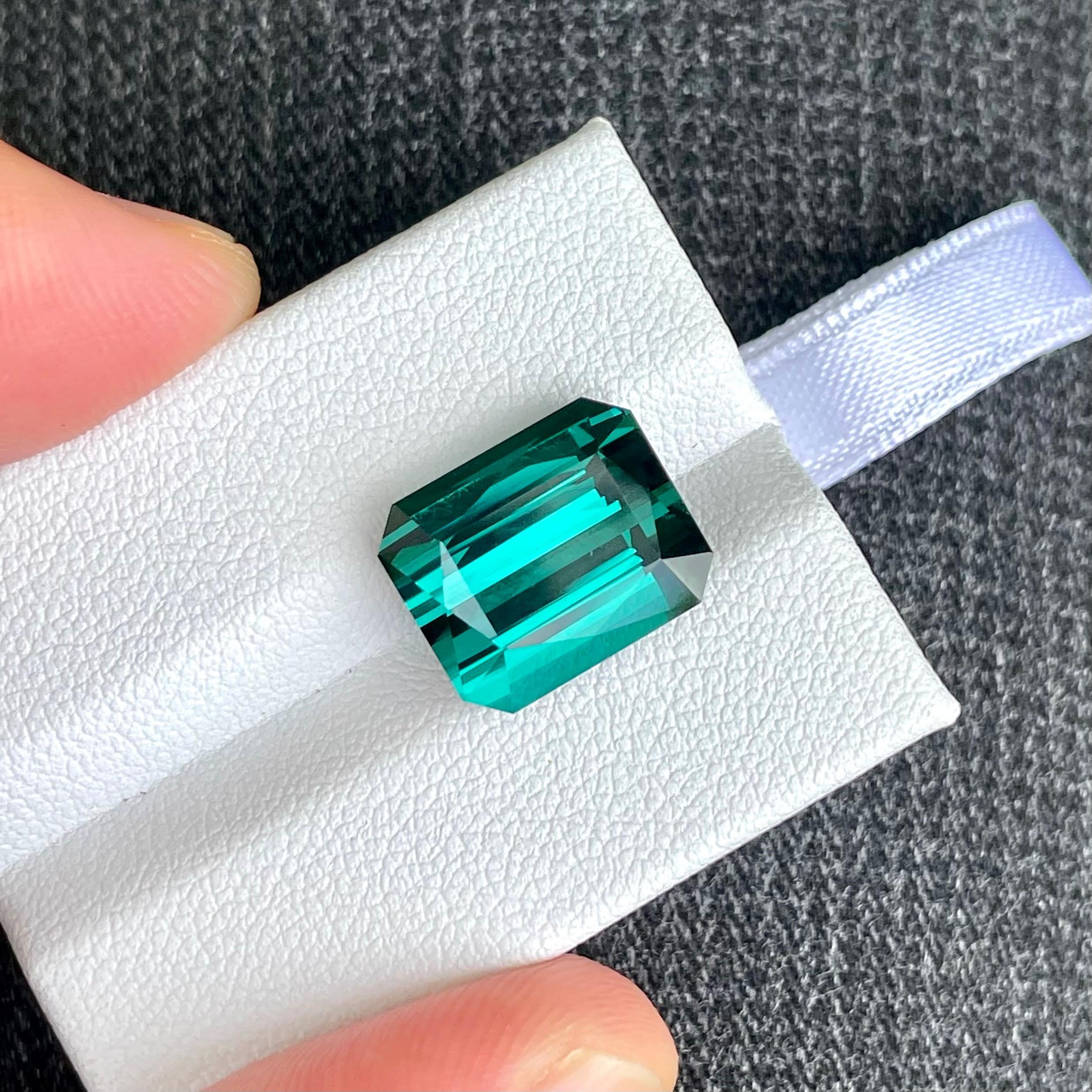 9.75 carats Lagoon Blue Tourmaline Stone Scissor Cut Afghan Gemstone In New Condition For Sale In Bangkok, TH