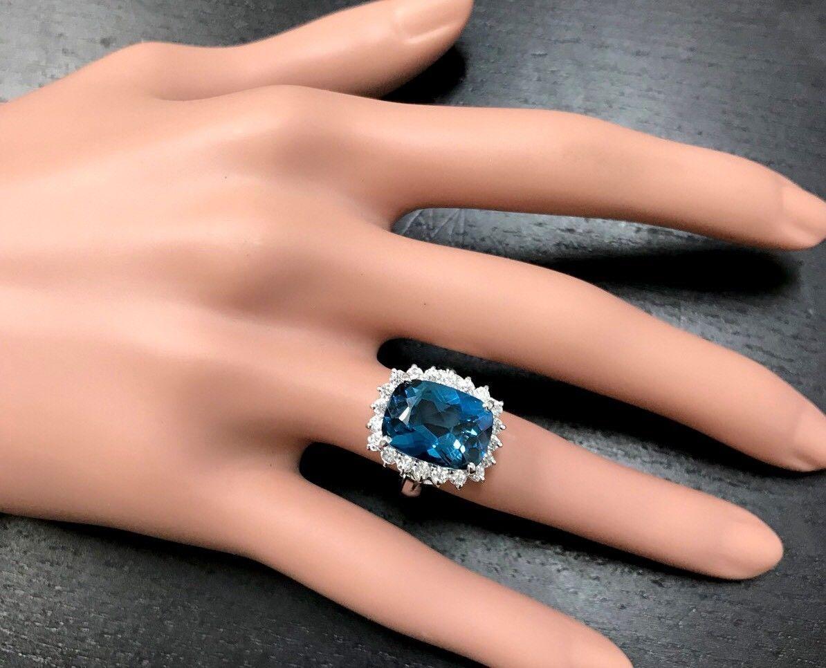 De las mujeres Anillo de oro amarillo de 14k con topacio azul de Londres y diamantes de 9,75 quilates naturales impresionantes en venta