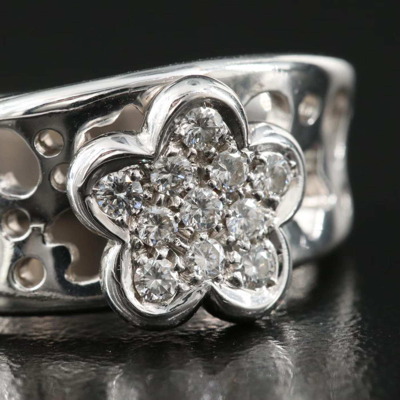 PASQUALE BRUNI - ITALY designer ring, stamped and hallmarked 

Hallmarks: ☆ 2211 AL 18KT P.B.

New with Tags, Price on Tag $9500

Amazing design, Flower - floral collection 

Natural Diamond, White sparkly diamond 

18K solid white gold, stamped