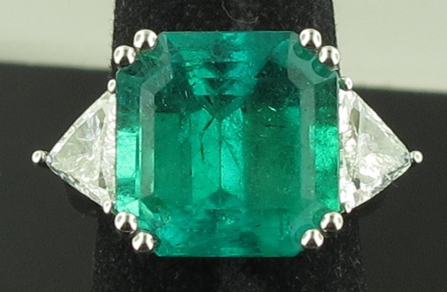 9.76 Carat Square Cut Columbian Emerald and Diamond Ring Set in Platinum 1