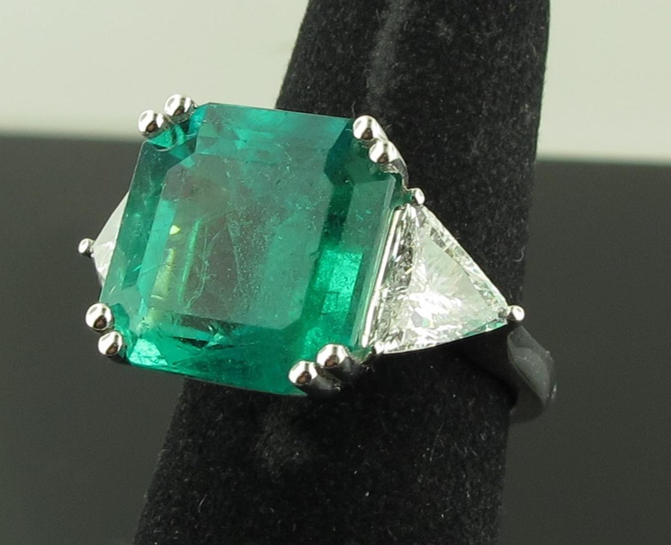 9.76 Carat Square Cut Columbian Emerald and Diamond Ring Set in Platinum 2