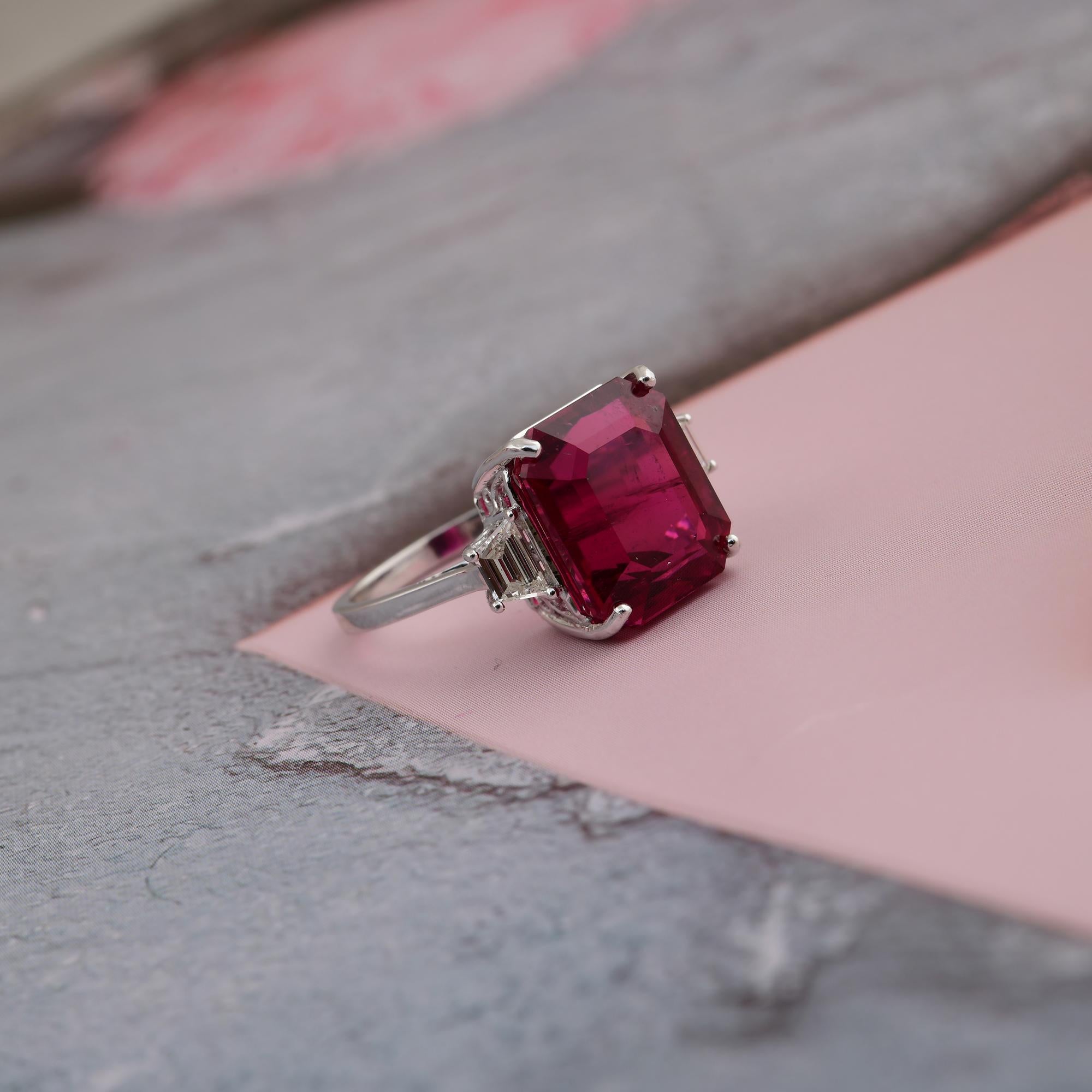 9.76 Carat Tourmaline Cocktail Ring 0.34 Carat SI/H Diamond 18 Karat White Gold In New Condition For Sale In Diera, Dubai