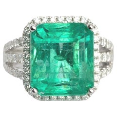 9.78 Karat kolumbianischer Smaragd Solitär und Diamant im Brillantschliff Trinity-Ring