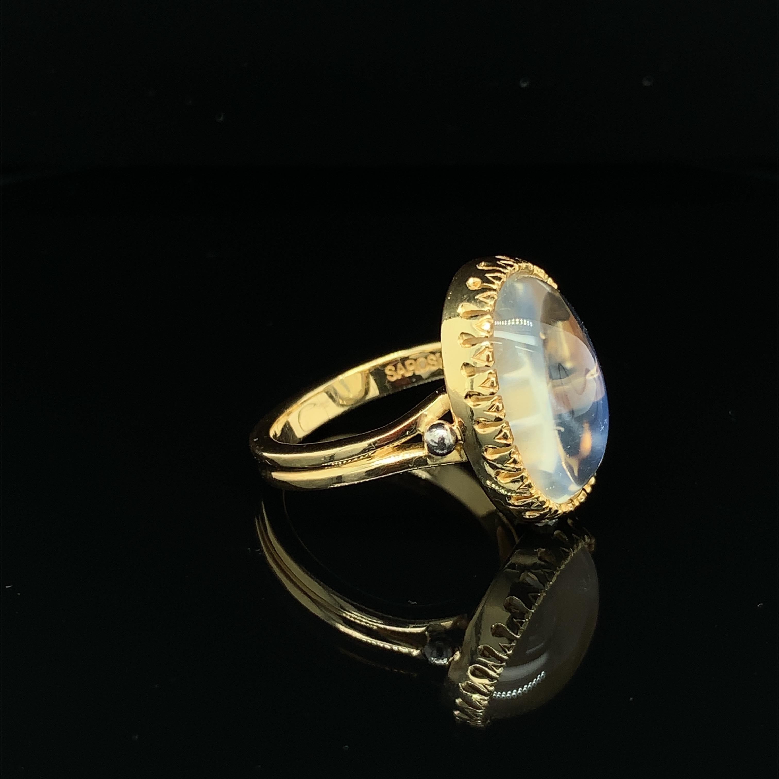 Blue Flash Moonstone Cabochon Bezel Set Ring 18k Gold, 9.79 Carats In New Condition For Sale In Los Angeles, CA