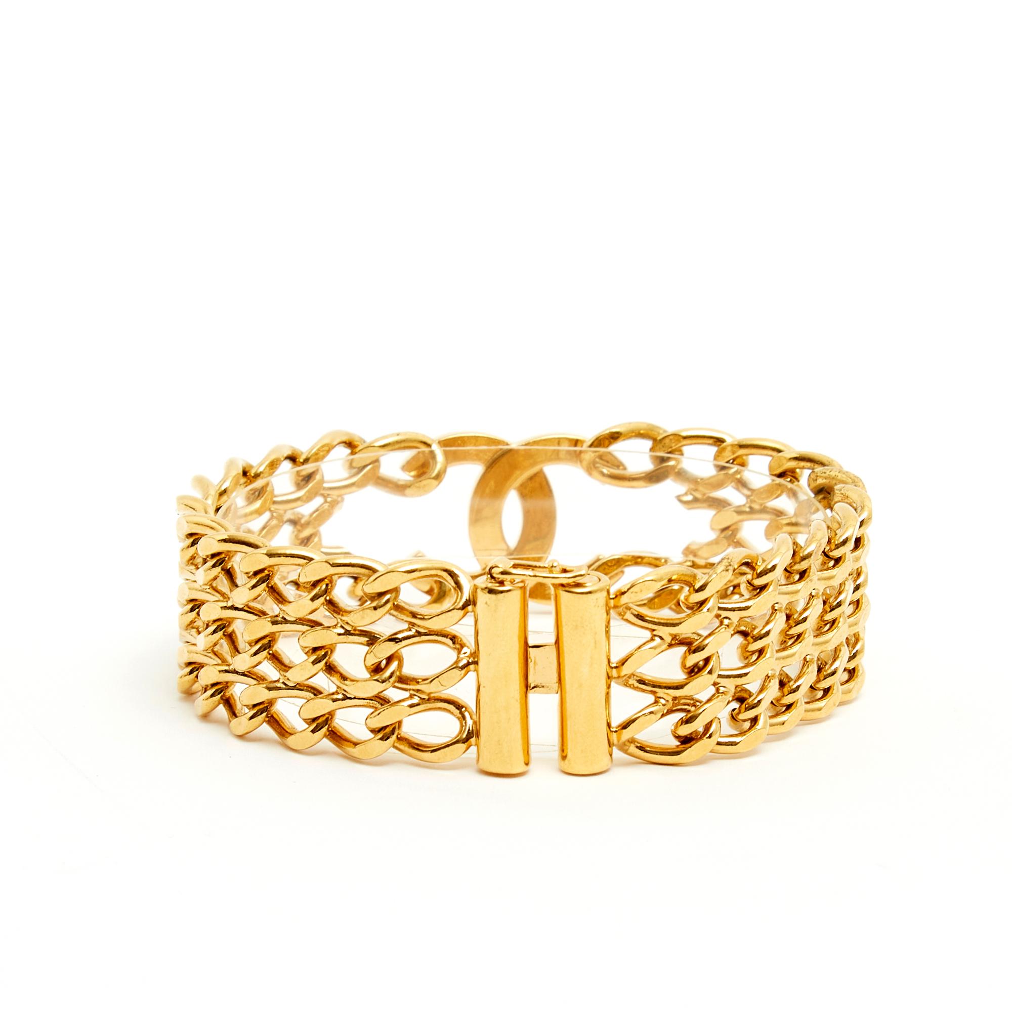 Chanel bracelet from the Spring Summer 1997 collection, composed of 3 chains in gilded metal adorned with the CC logo in the central motif, sliding closure with safety. Length (closed) 20.5 cm, width of the bracelet 2.2 cm, dimensions of the CC 3.3