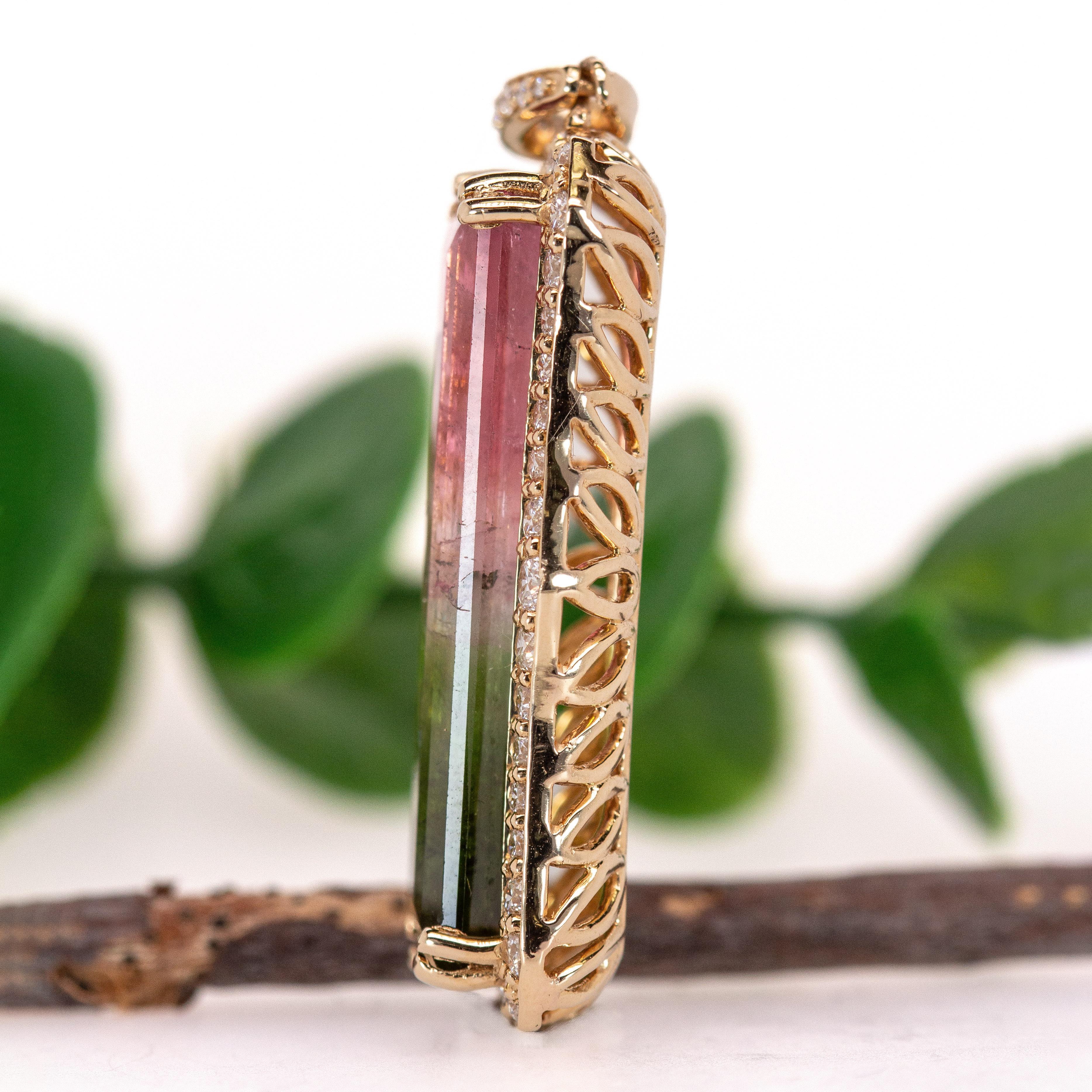 Pendentif tourmaline melon d'eau de 9,7 carats, 27 x 8 mm avec halo de diamants naturels en or 14 carats Neuf - En vente à Columbus, OH