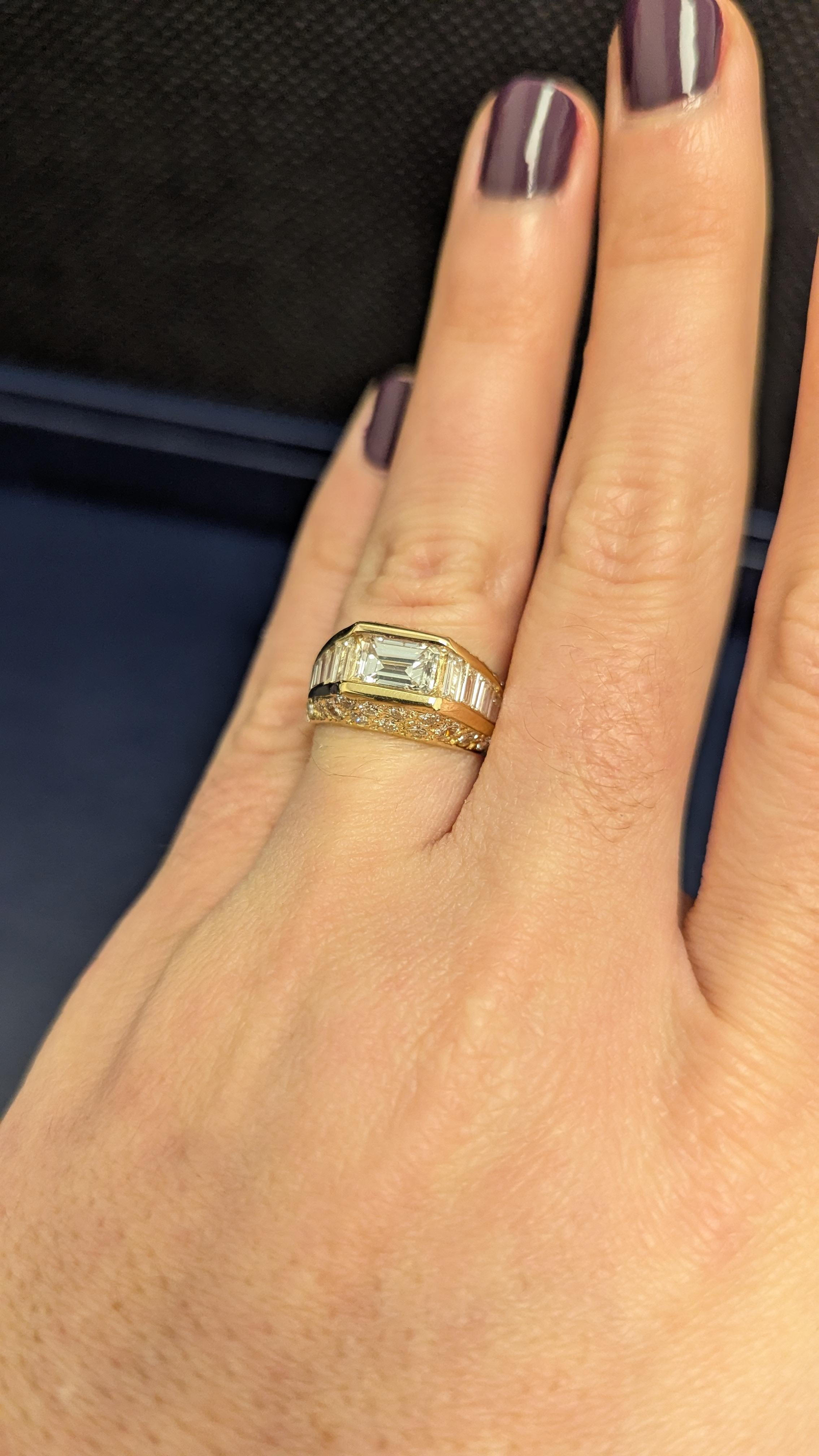 Femenino o masculino .97cts Emerald-Cut Diamond 18K Gold Ring en venta