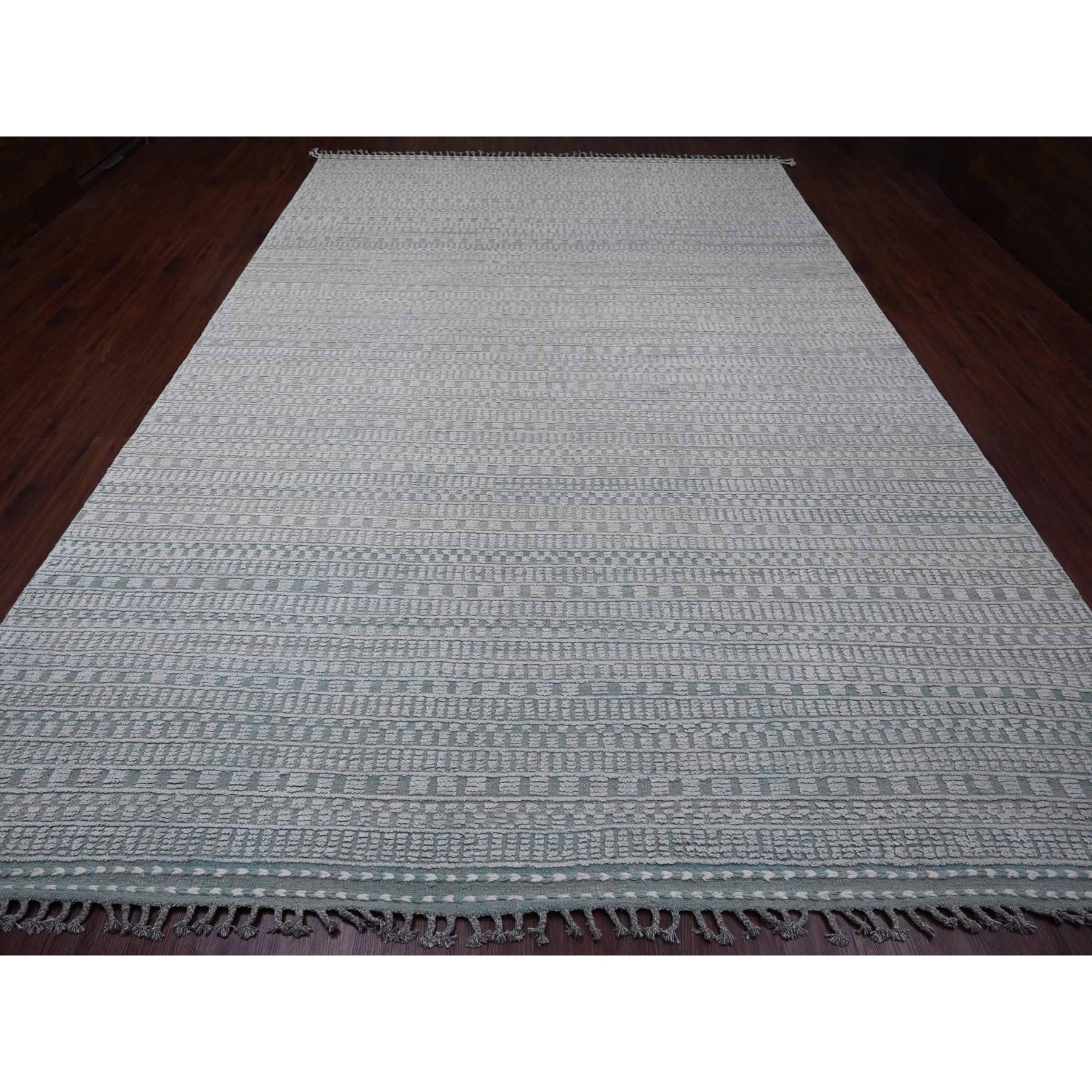 Verde Claro, Tejido Marroquí con Motivo Geométrico, Anudada a Mano, Lana Suave, Tono sobre Tono, Pelo Texturado, Alfombra Oriental
Materiales primarios: Lana
Látex: Sin pelo 
altura: 0,25 Pulgadas
Estilo: Tradicional
Color principal: Verde
Colores