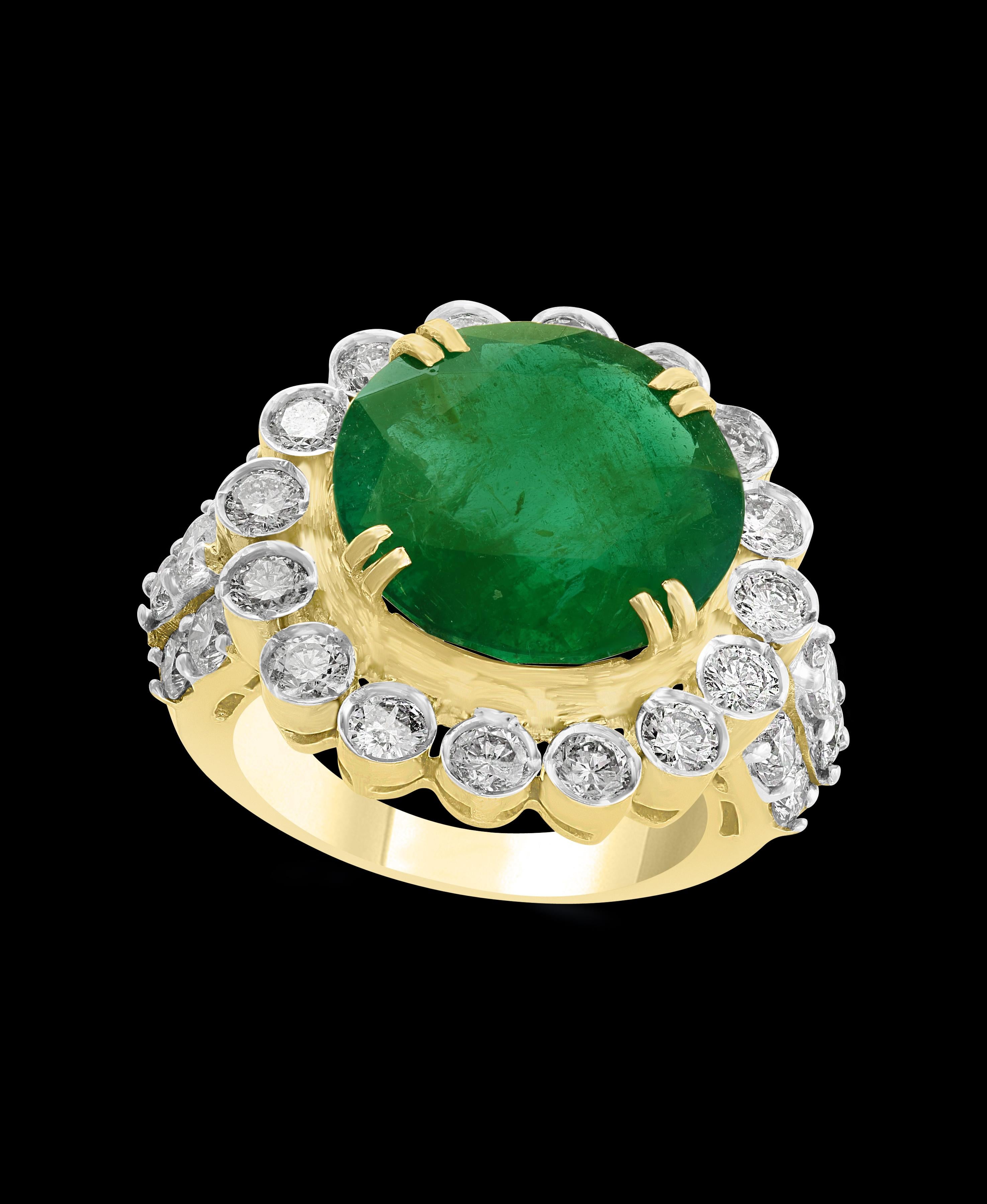 Round Cut 9.8 Carat Round Colombian Emerald and Diamond 18 Karat Gold Ring, Estate For Sale