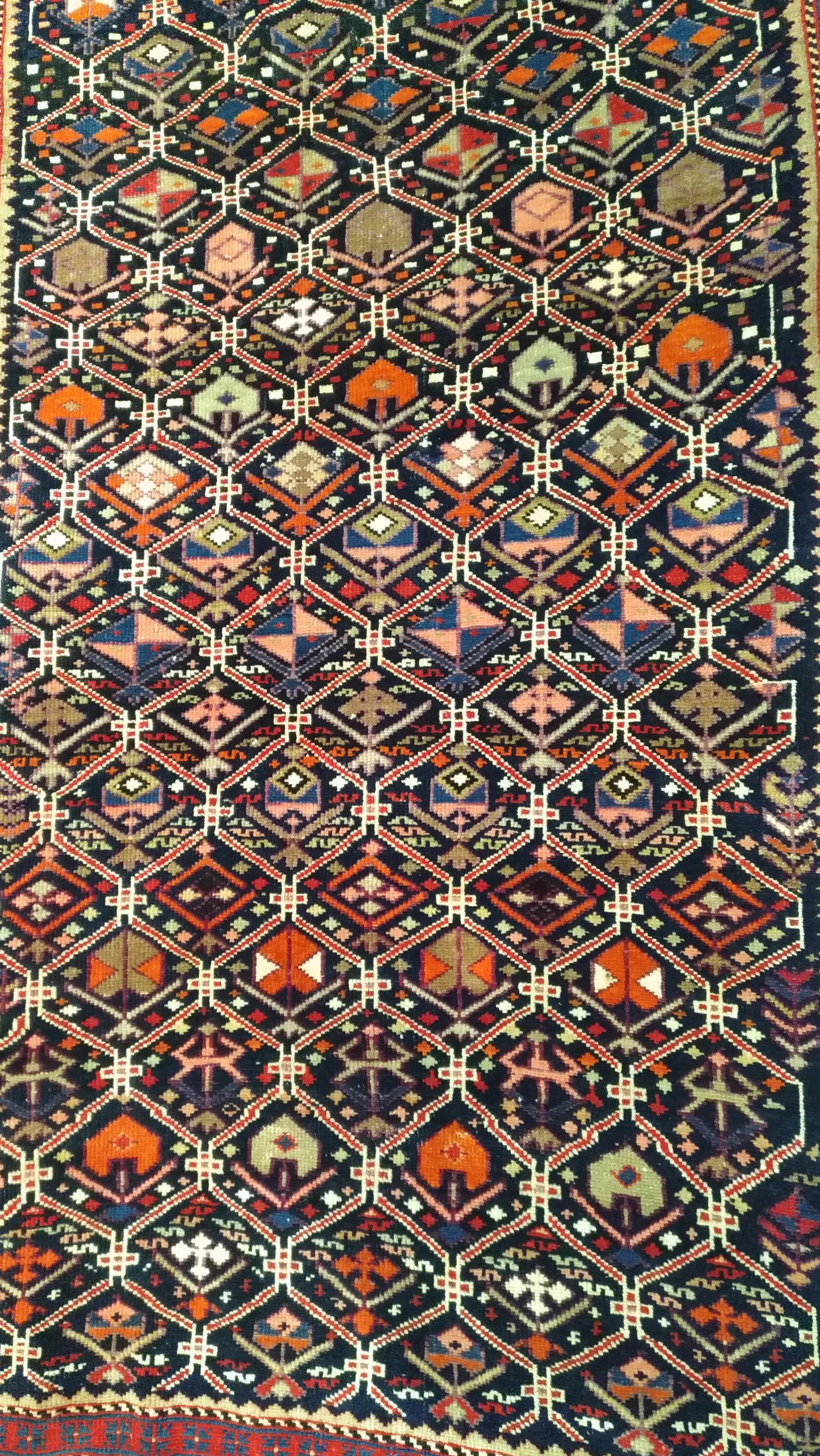 980 - magnificent Caucasian Kuba carpet from the end of the 19th century with a beautiful design and pretty colors, entirely and finely hand knotted with wool pile on a woolen background.

   