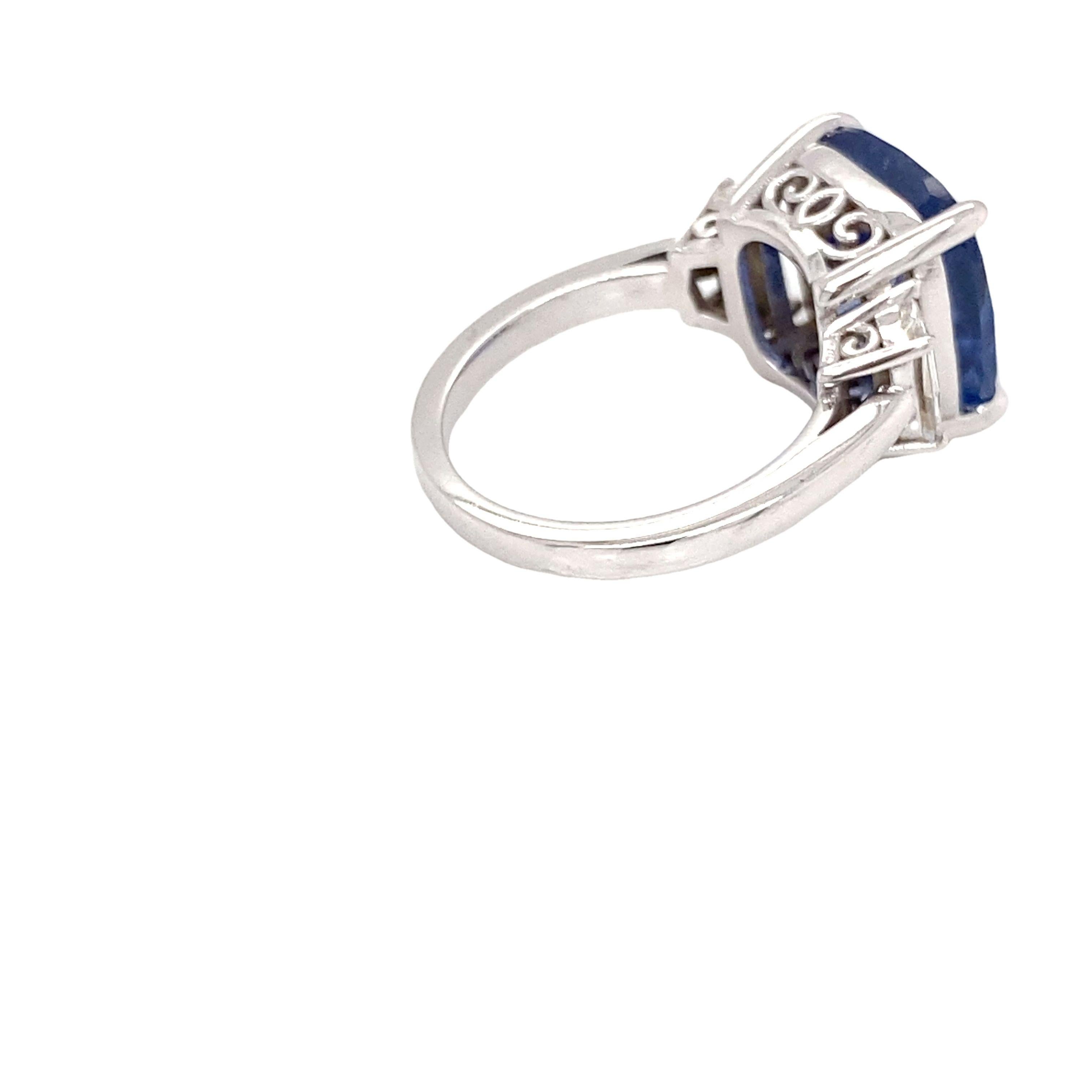 Contemporain Bague saphir bleu de Ceylan 9,80 carats à taille coussin en vente