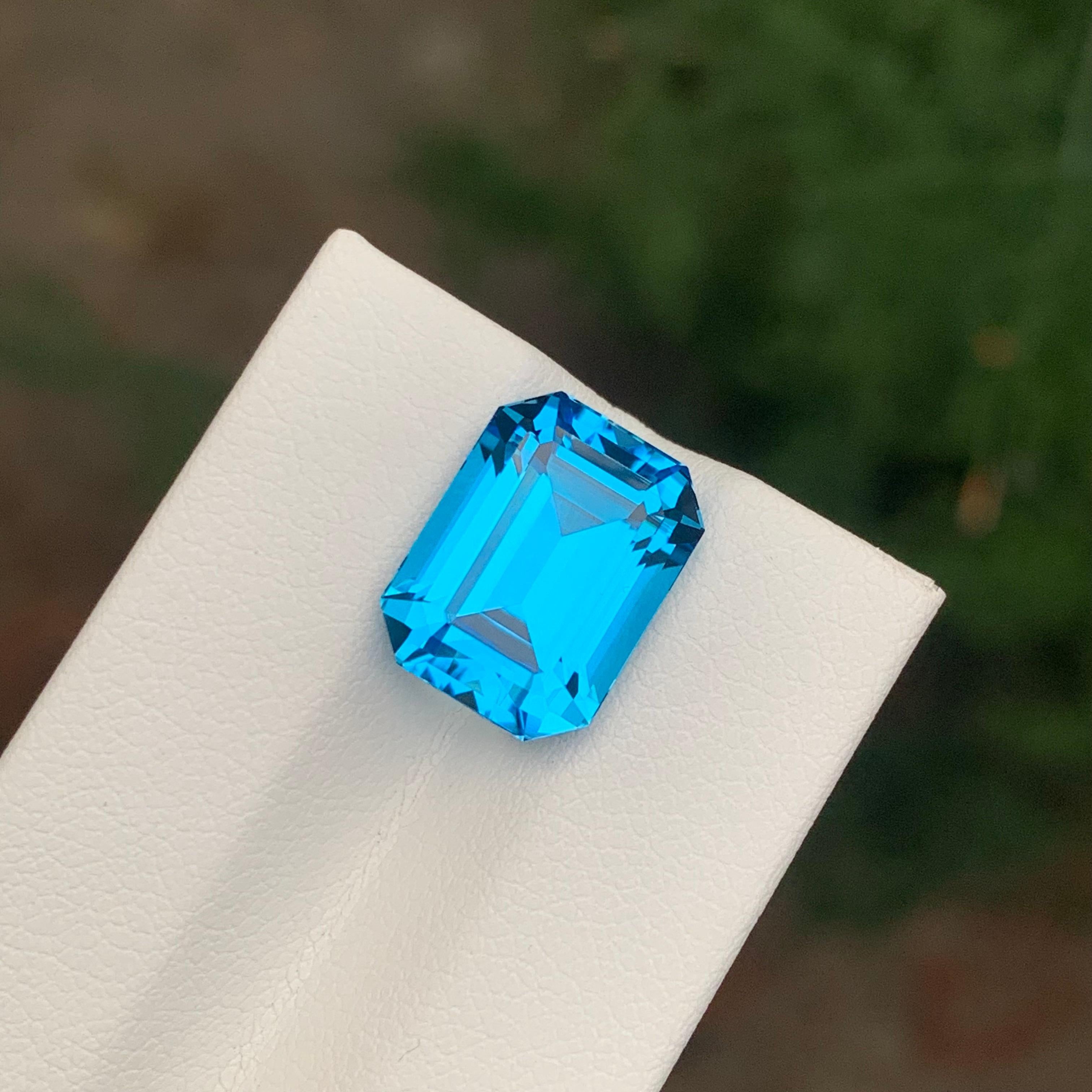 9,80 Karat Glamouröser Facettierter Schweizer Blautopas Smaragdform Edelstein im Angebot 4