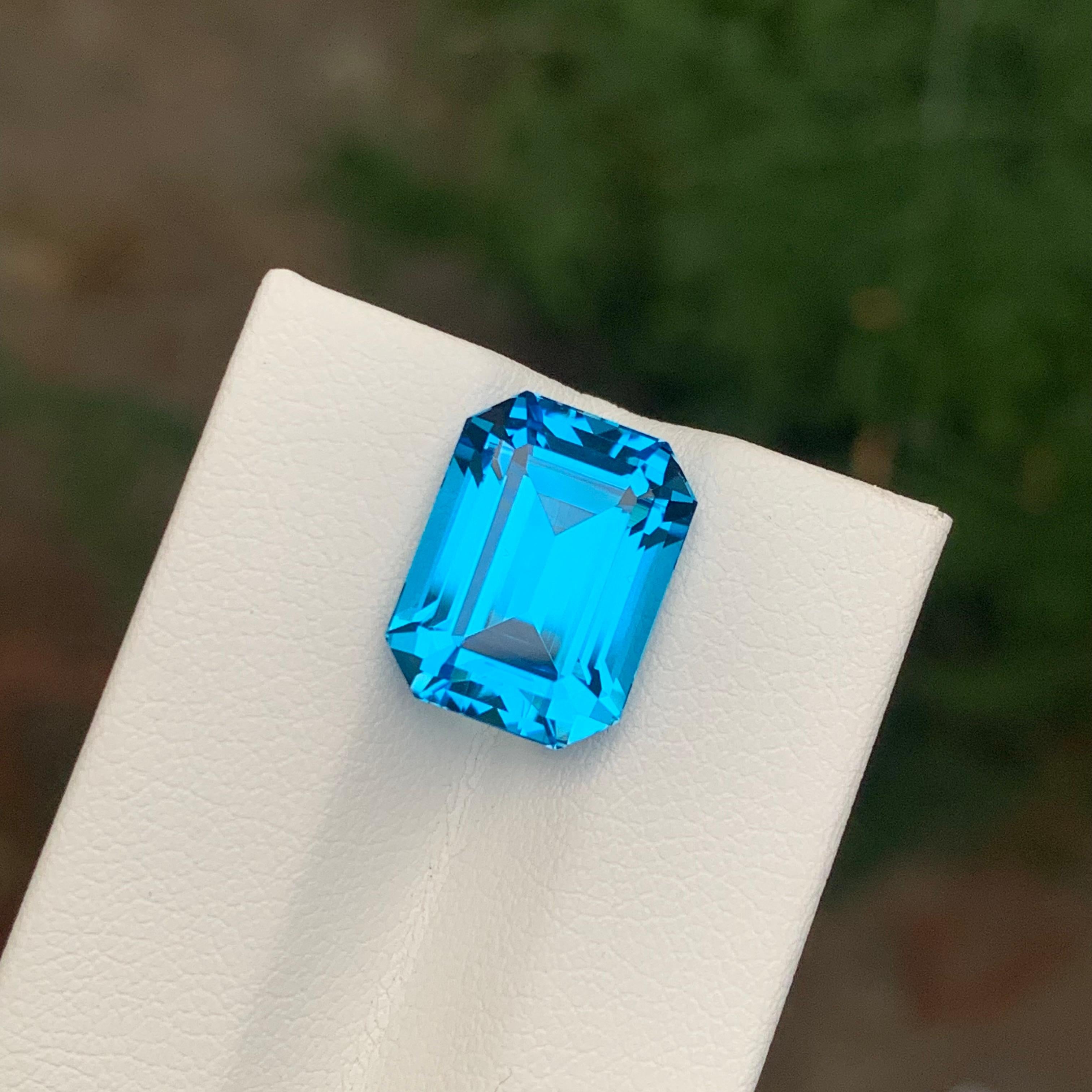 9,80 Karat Glamouröser Facettierter Schweizer Blautopas Smaragdform Edelstein im Angebot 5