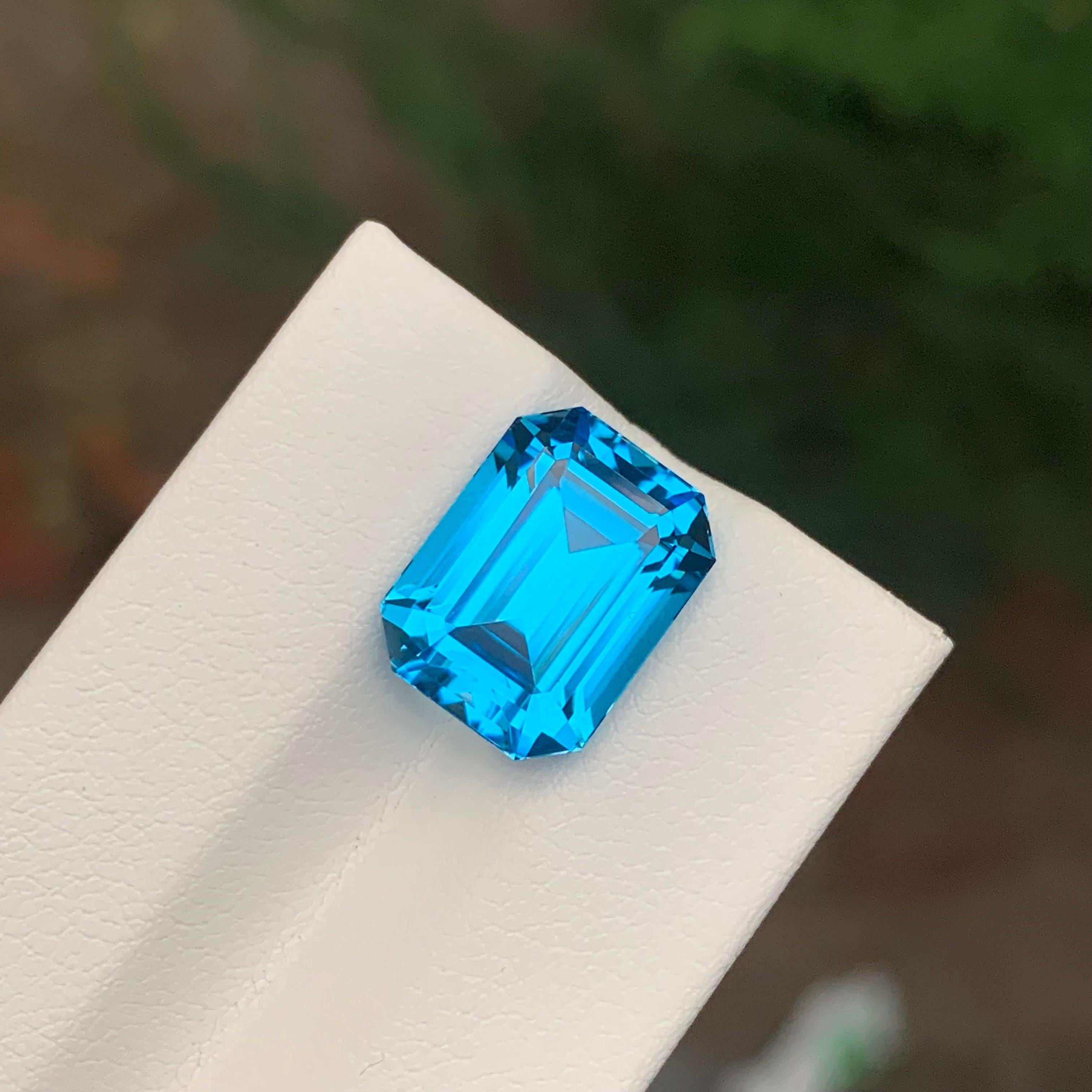 9,80 Karat Glamouröser Facettierter Schweizer Blautopas Smaragdform Edelstein im Zustand „Neu“ im Angebot in Peshawar, PK