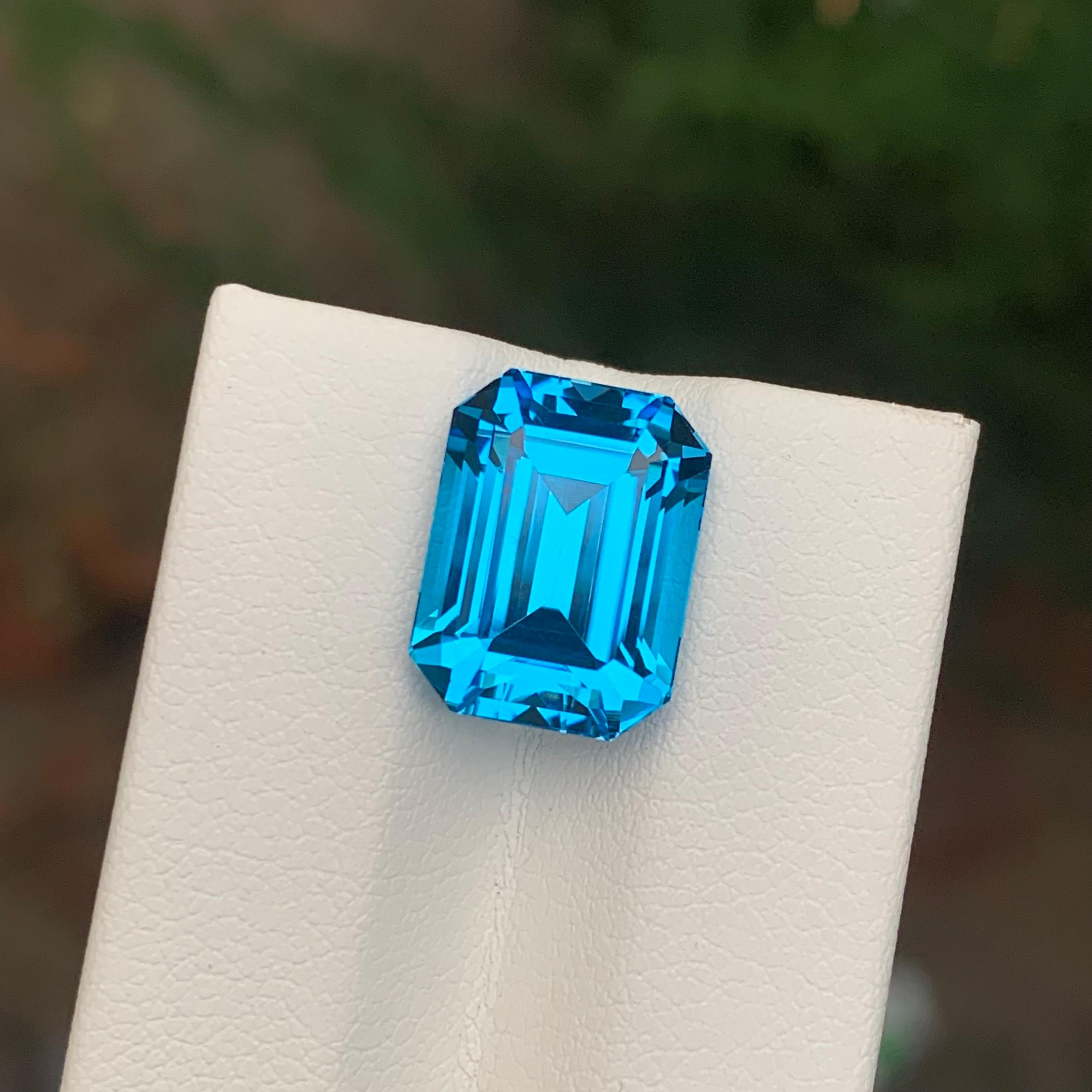 9,80 Karat Glamouröser Facettierter Schweizer Blautopas Smaragdform Edelstein für Damen oder Herren im Angebot
