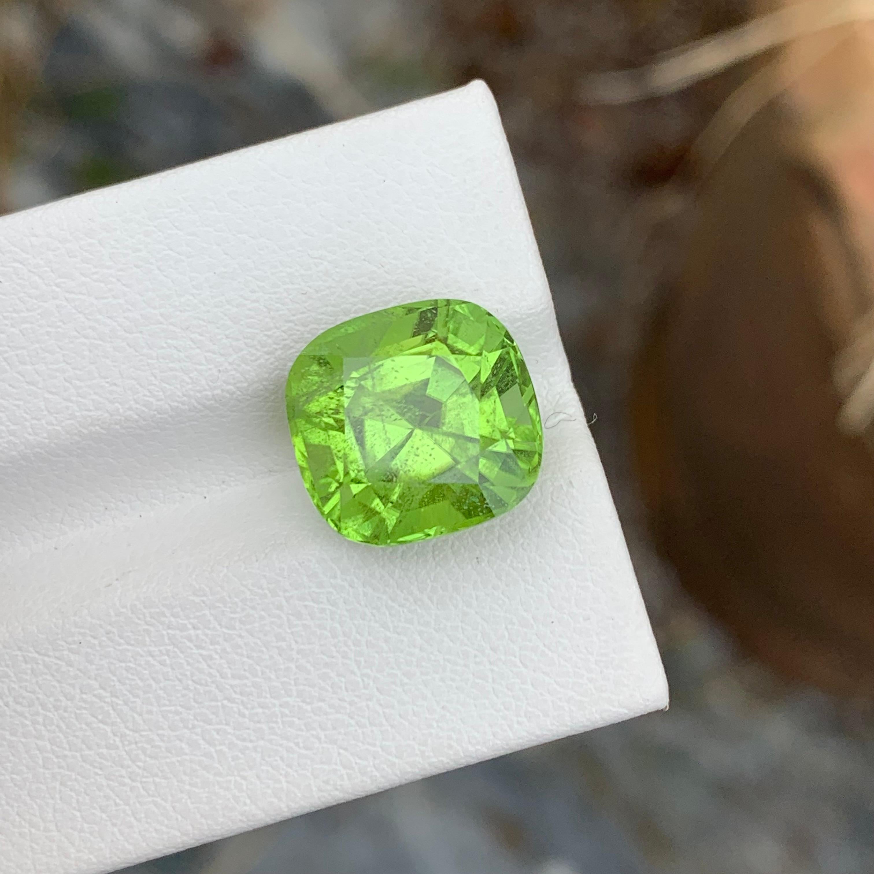 9.80 Carat Natural Loose Apple Green Peridot Cushion Shape Gem For Necklace  For Sale 3