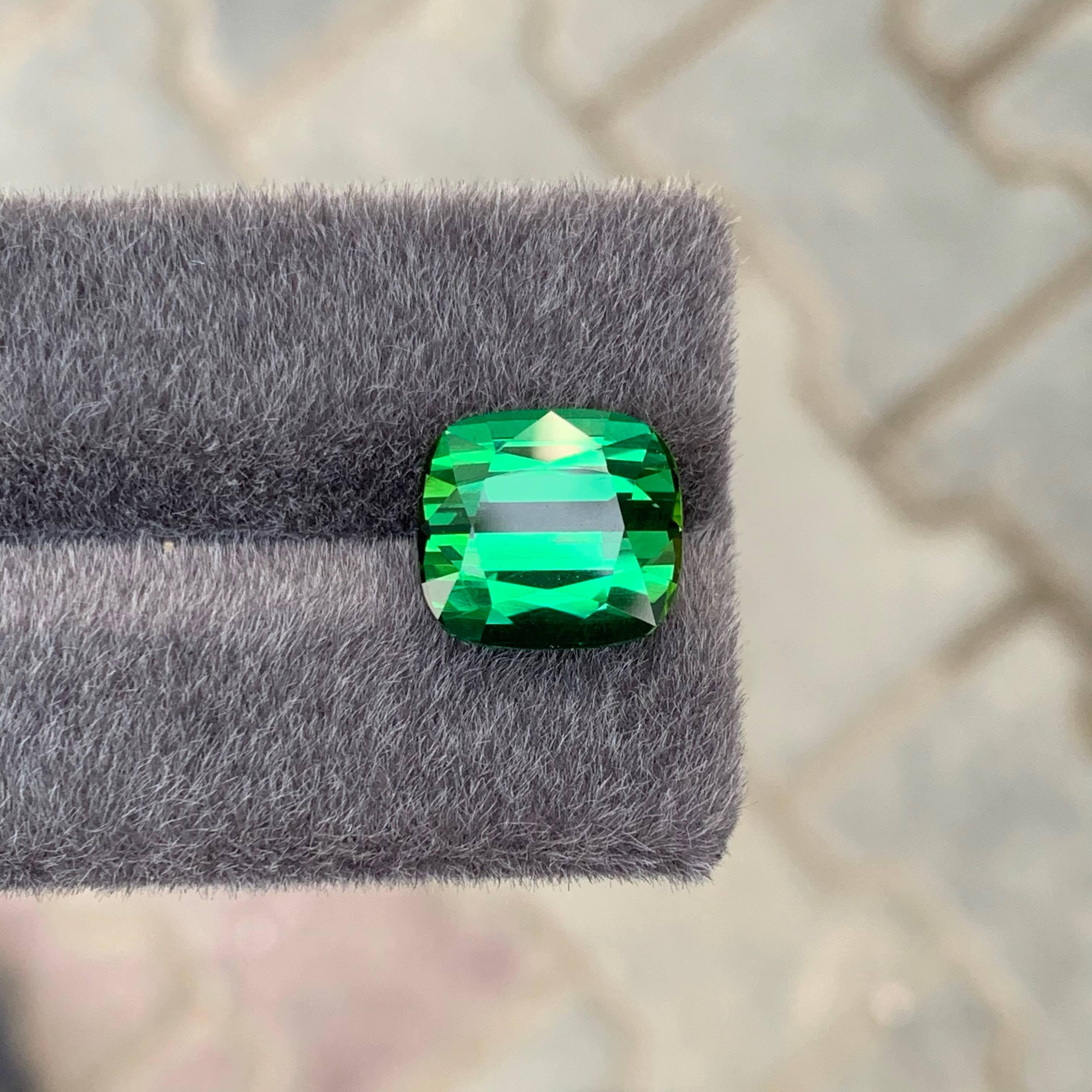 9.80 carati di tormalina verde naturale sfusa di alta qualità con taglio a cuscino Gemma afgana in vendita 5
