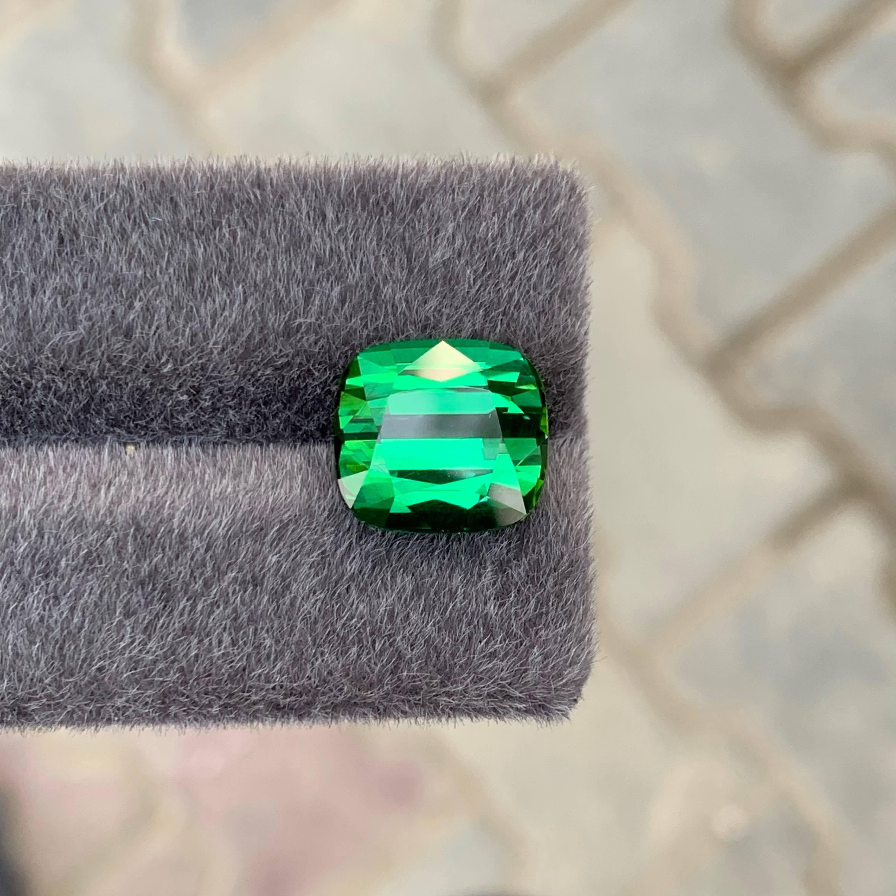 9.80 carati di tormalina verde naturale sfusa di alta qualità con taglio a cuscino Gemma afgana in vendita 2