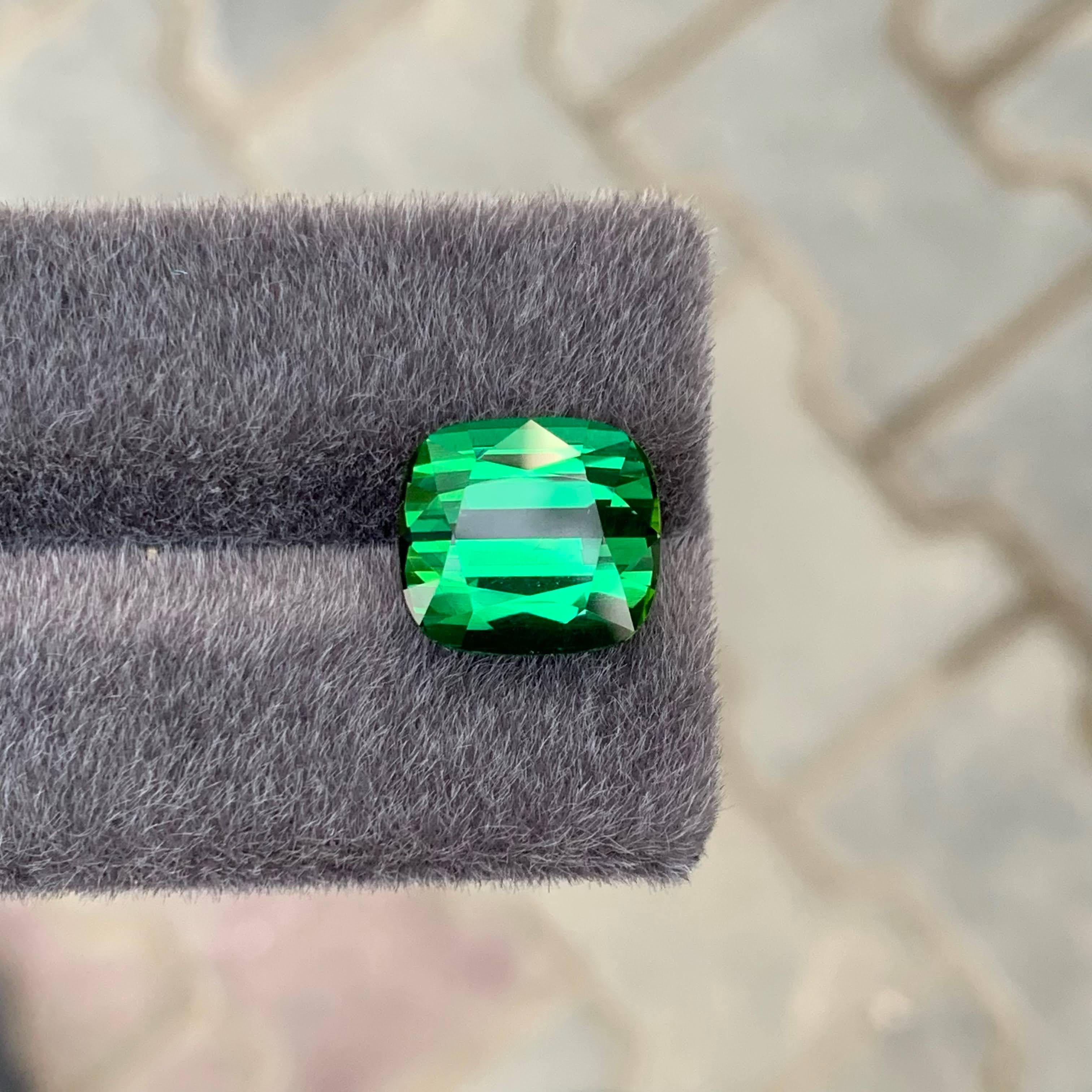 9.80 carati di tormalina verde naturale sfusa di alta qualità con taglio a cuscino Gemma afgana in vendita 3