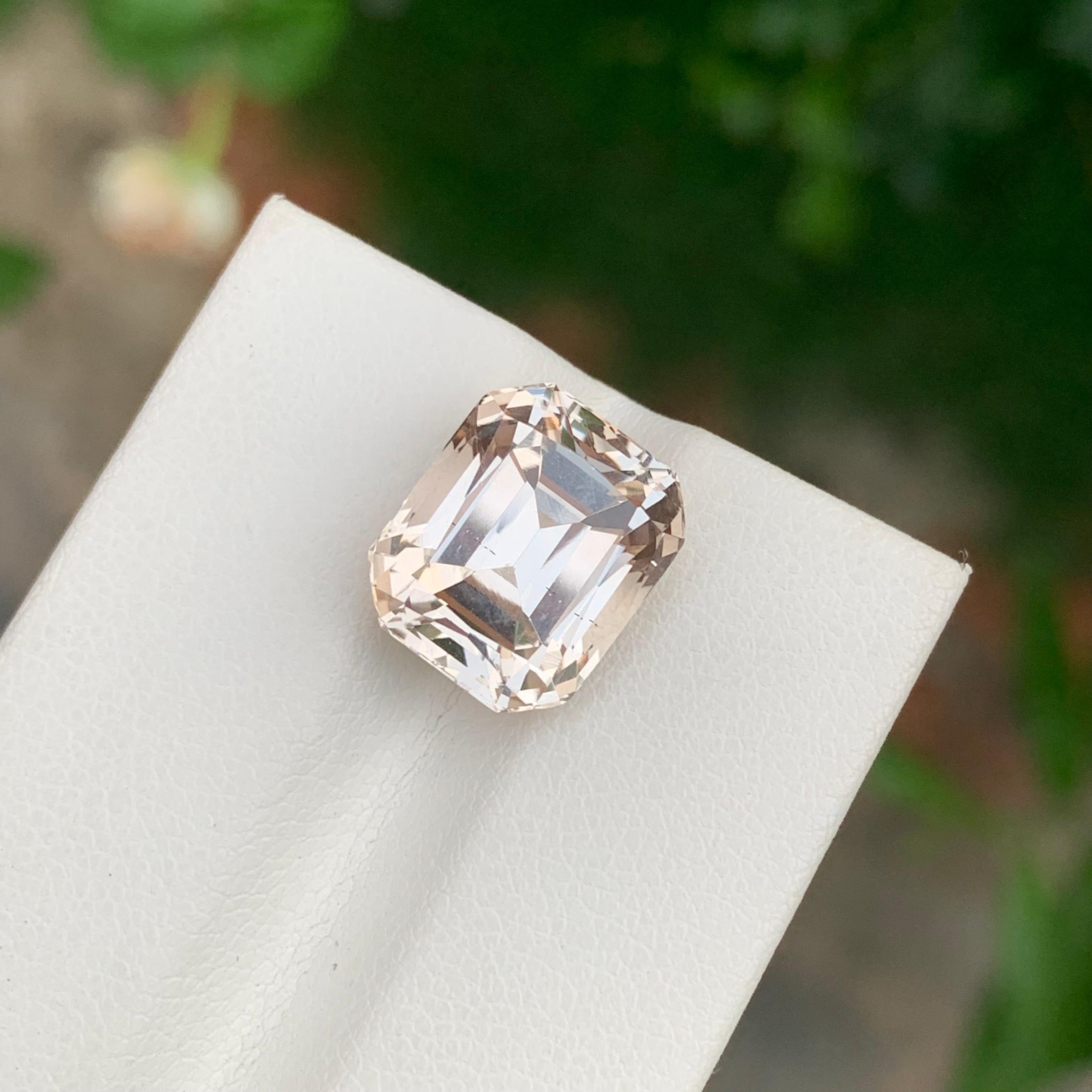 Pierre précieuse naturelle taille coussin, topaze dorée non sertie de 9,80 carats de Skardu, Pakistan Unisexe en vente