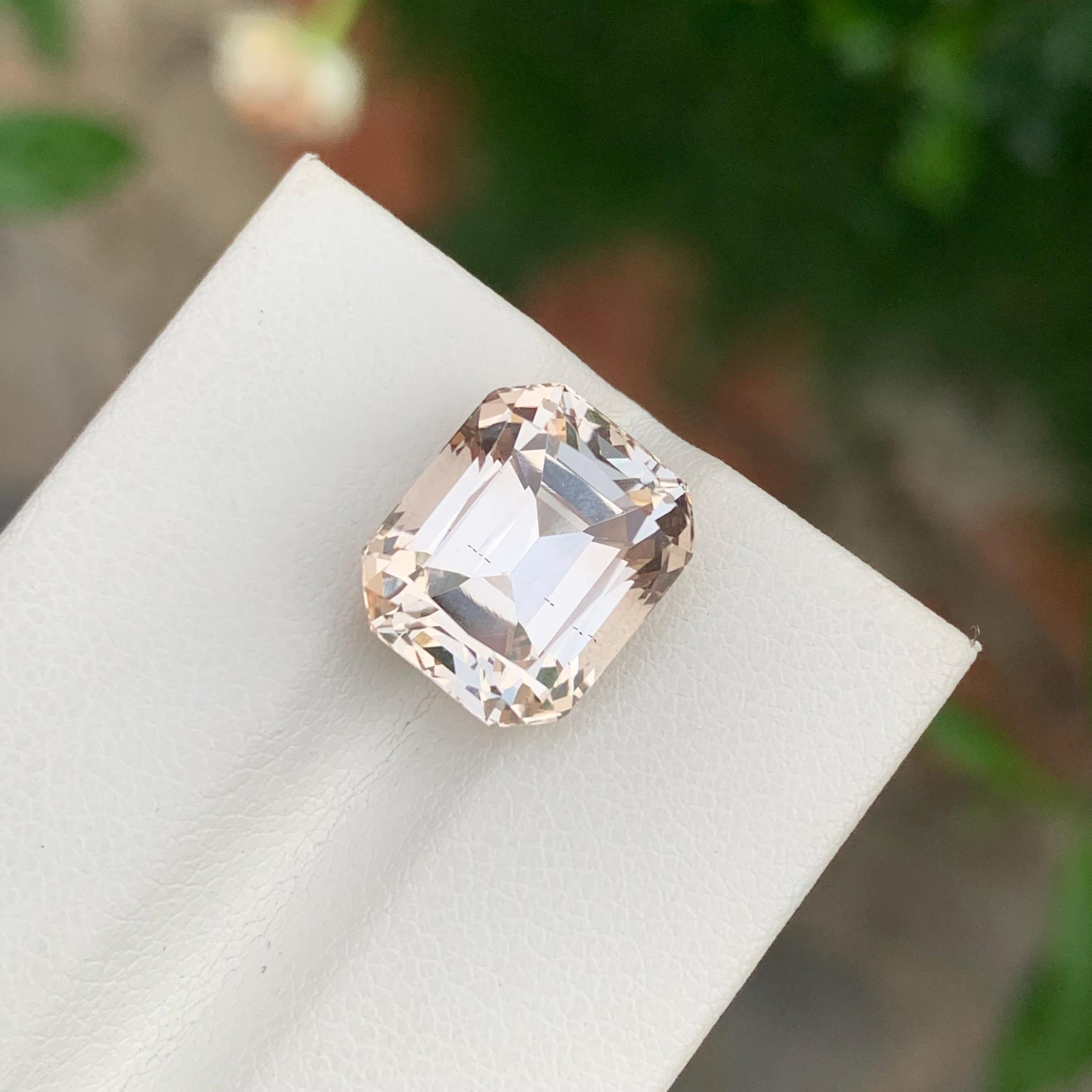 Pierre précieuse naturelle taille coussin, topaze dorée non sertie de 9,80 carats de Skardu, Pakistan en vente 1