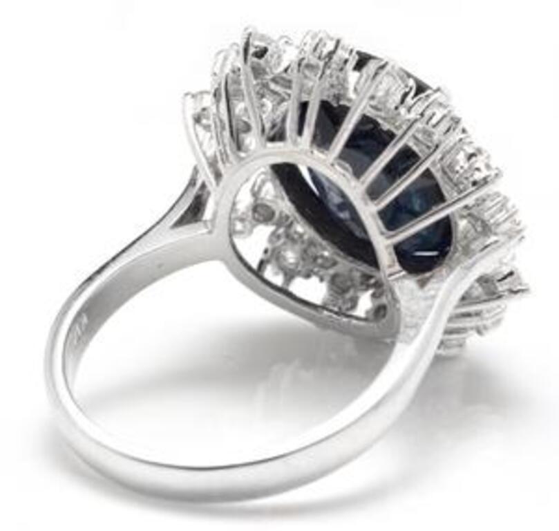 9.80 Carat Exquisite Natural Blue Sapphire and Diamond 14 Karat Solid White Gold In New Condition For Sale In Los Angeles, CA