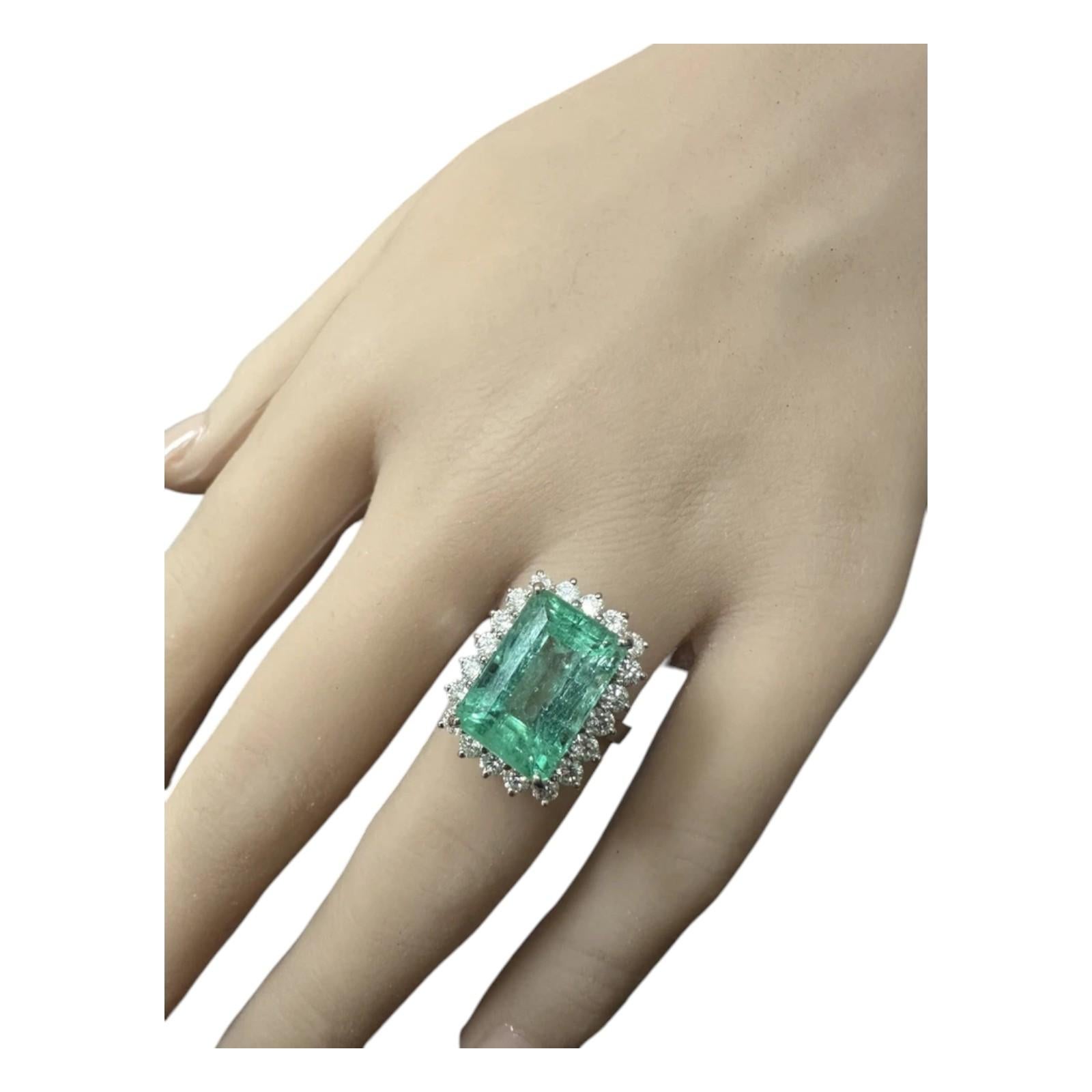 9.80 Carats Natural Colombian Emerald and Diamond 18K Solid White Gold Ring For Sale 2