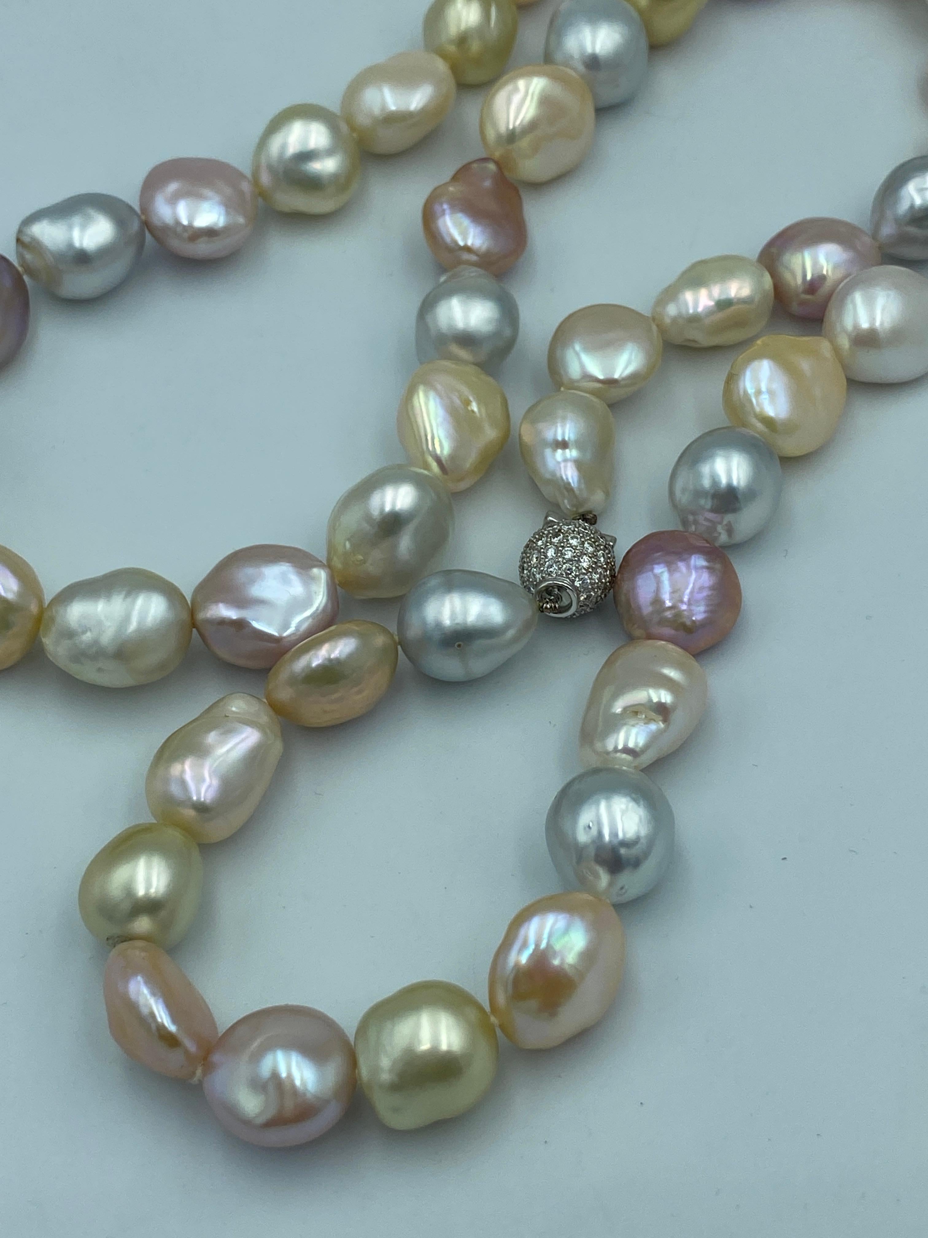 Contemporary !980s Adler multicoloured pearl and diamond necklace and earring set For Sale