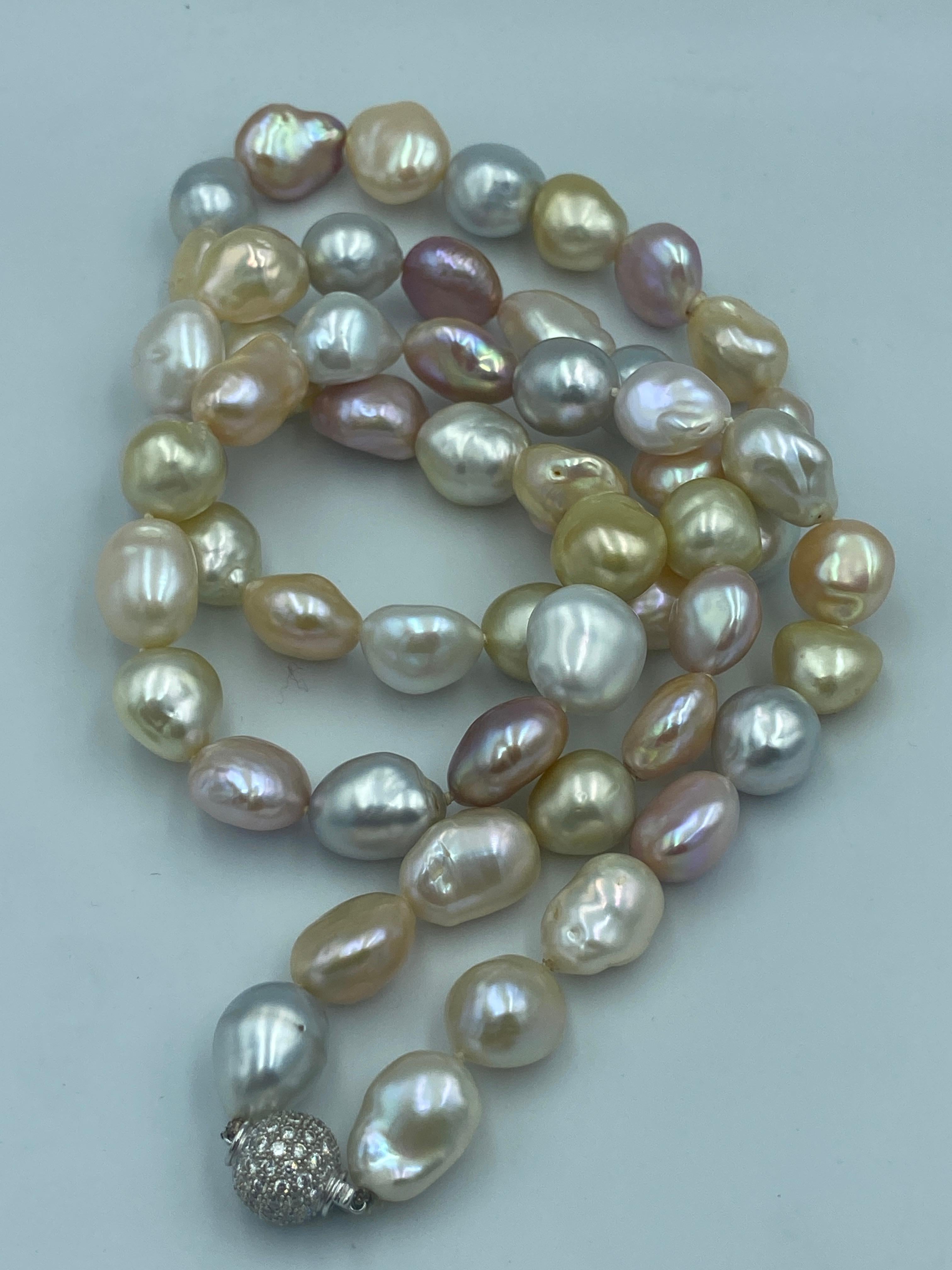 Round Cut !980s Adler multicoloured pearl and diamond necklace and earring set For Sale
