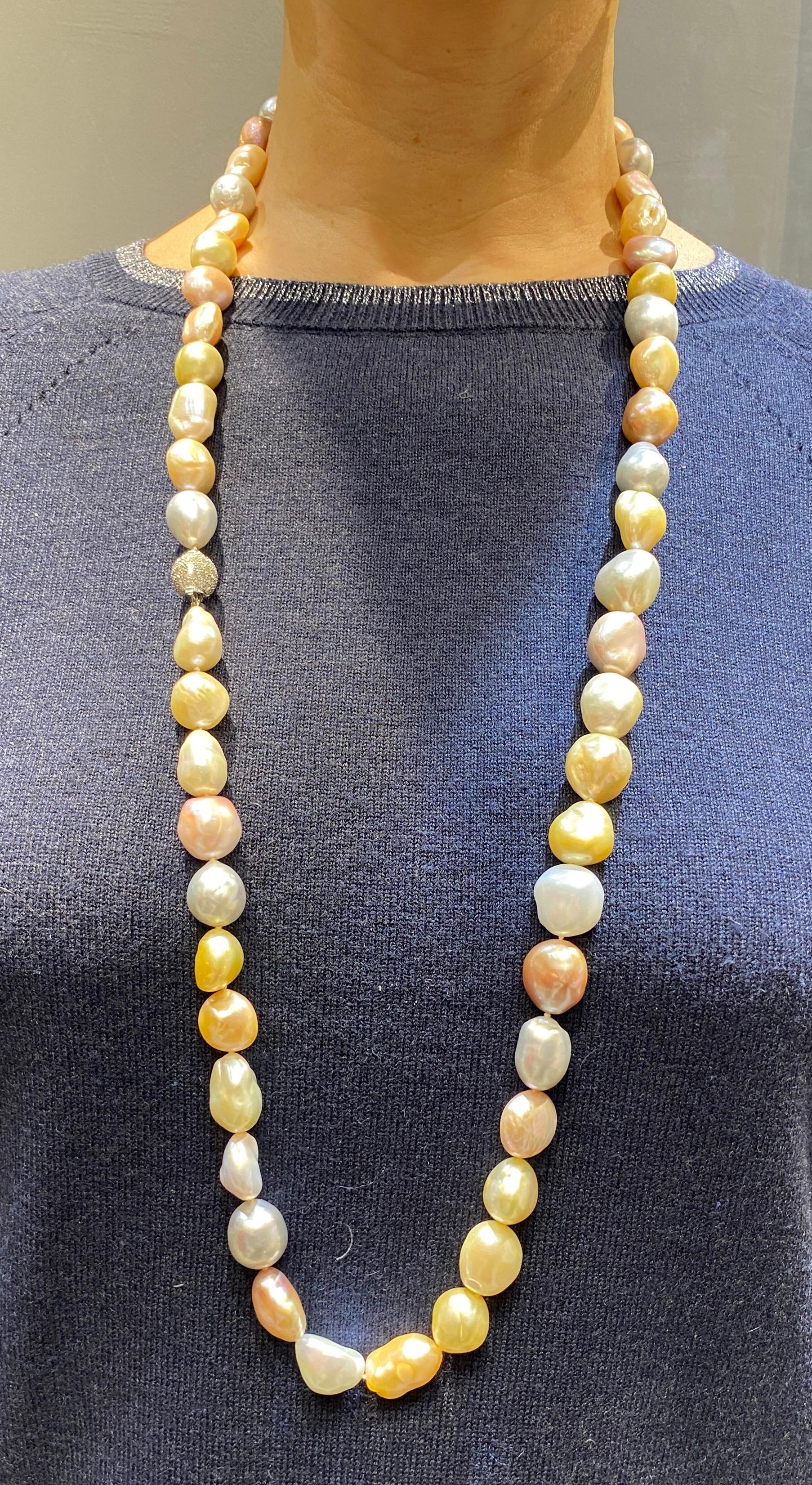 !980s Adler multicoloured pearl and diamond necklace and earring set In Good Condition For Sale In London, GB