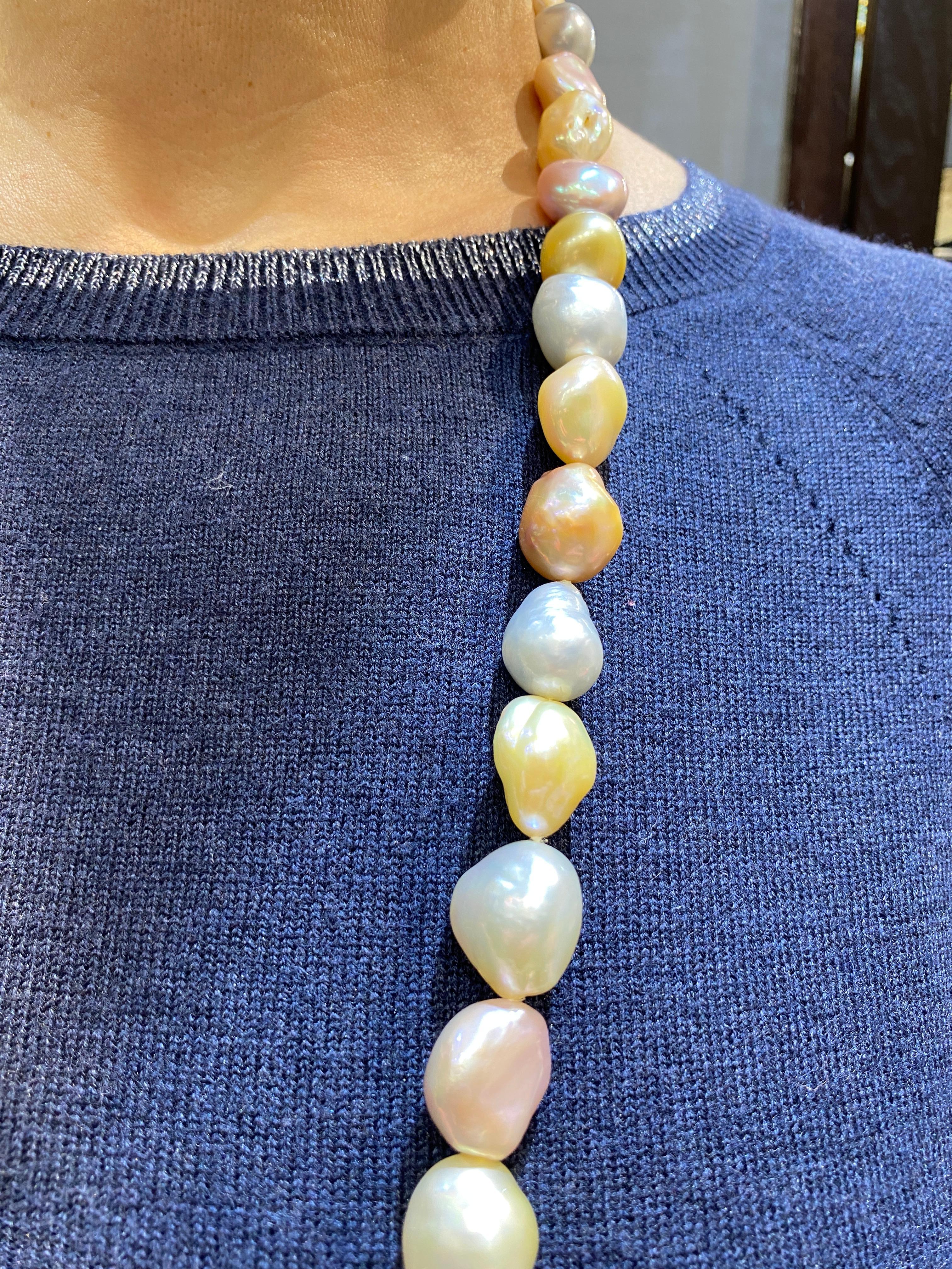 !980s Adler multicoloured pearl and diamond necklace and earring set For Sale 1