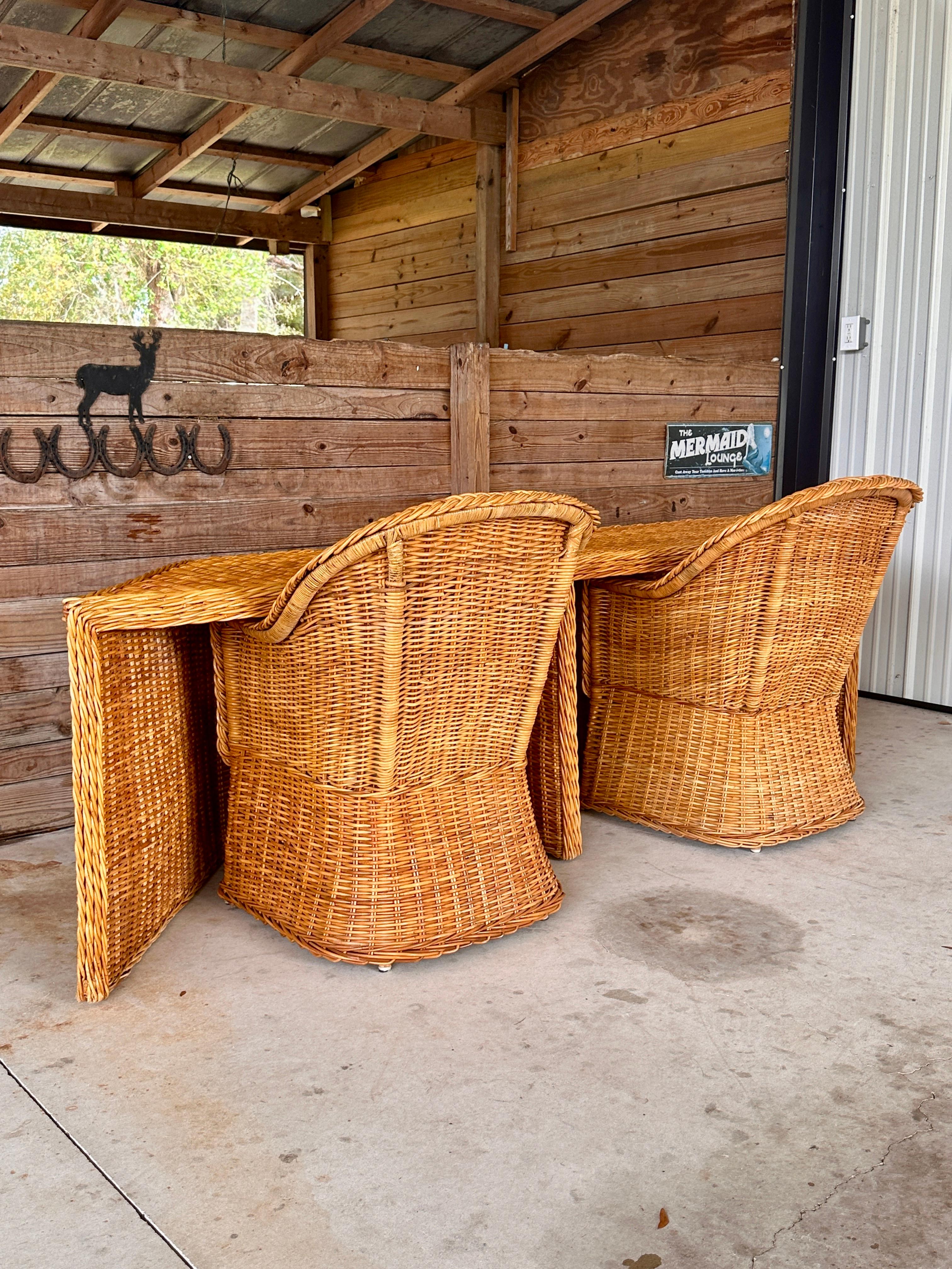 1980’s Monumental Organic Modern Large Braid Rattan Console/Partner Desk Hecho a mano en venta