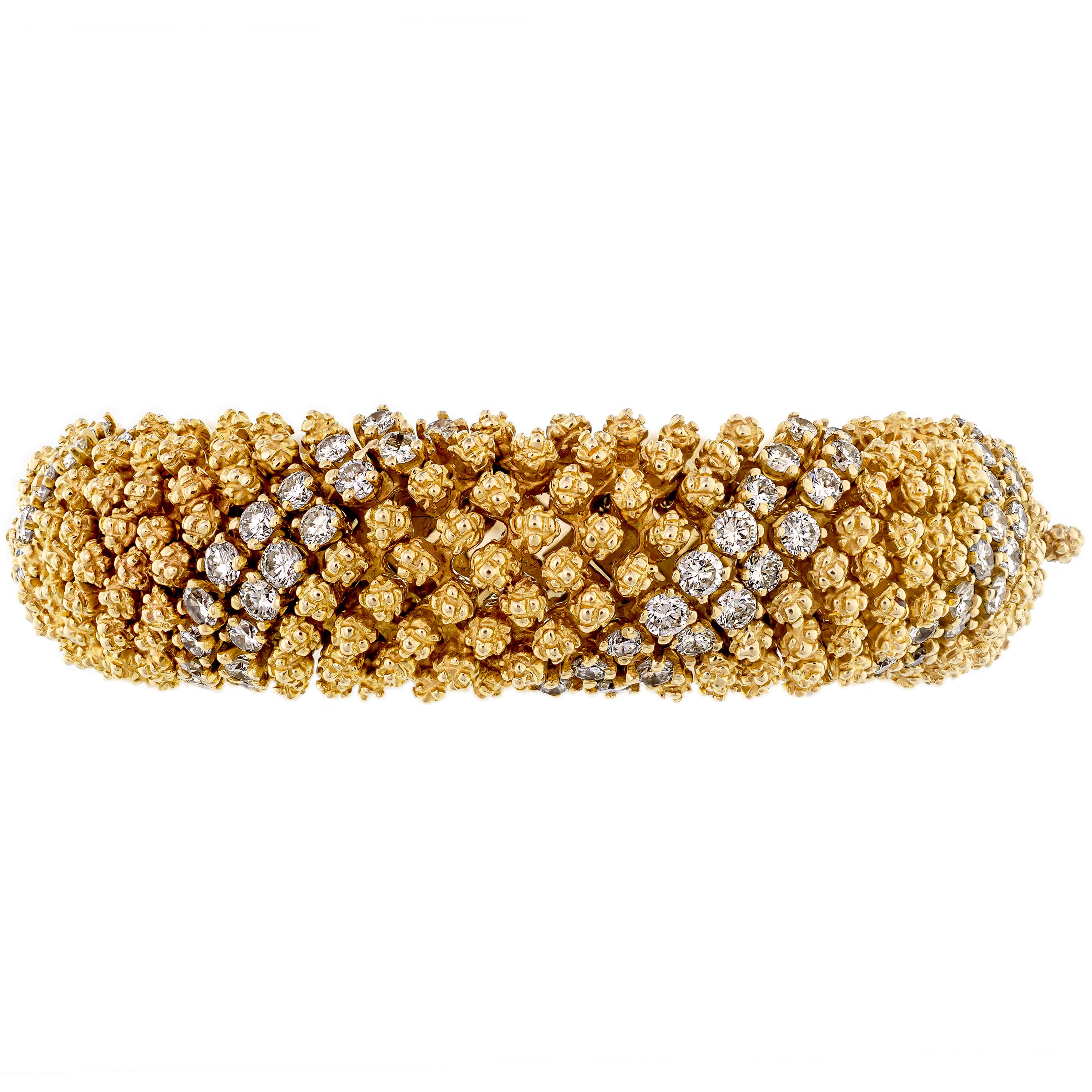 Brilliant Cut 9.81 Carat Diamond 18 Karat Yellow Gold Flexible Bracelet For Sale