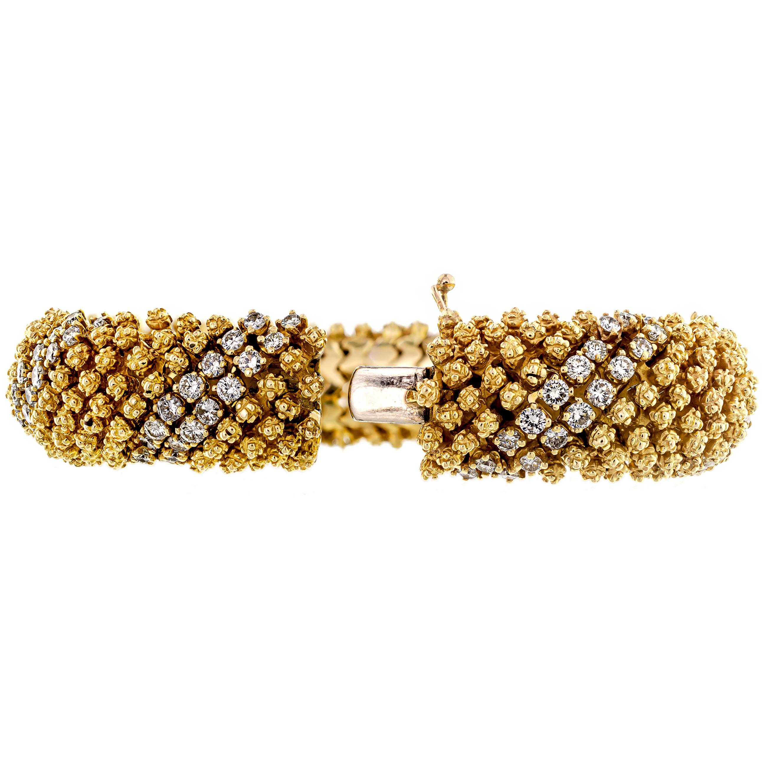 9.81 Carat Diamond 18 Karat Yellow Gold Flexible Bracelet In Good Condition For Sale In Wheaton, IL