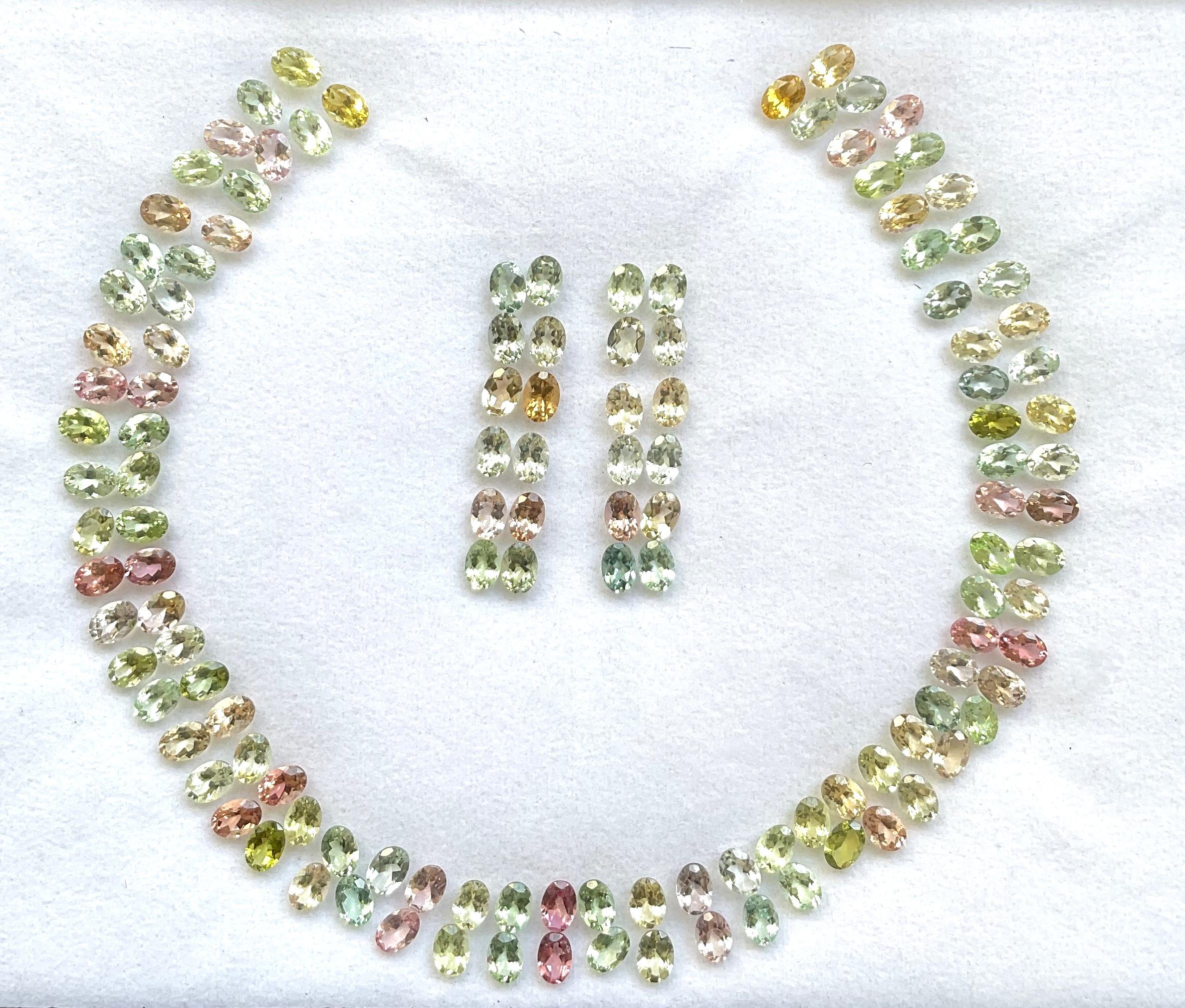 Edelstein - Turmalin
Gewicht - 98,15 Karat
Form - Oval
Stücke - 128
Größe - 5x7 MM