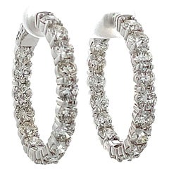 Boucles d'oreilles cerclées de 9,81ct de diamants à l'intérieur et à l'extérieur. 