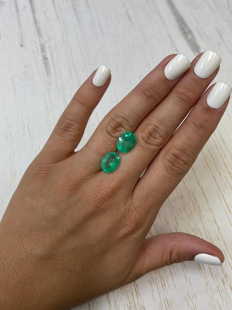 9.81tcw 13x10 Matching Oval Loose Colombian Emeralds - Genuine Pair en vente 1