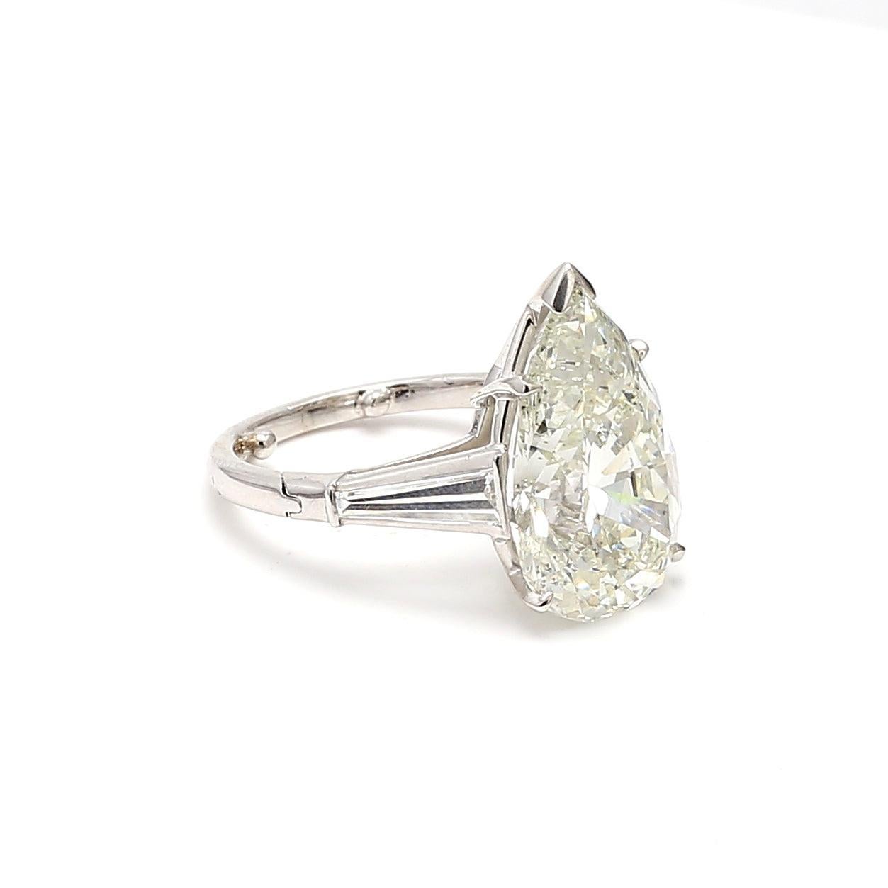 Titolo:
Anello di fidanzamento in platino bianco da 9,82 carati con forma a pera K SI2 e diamante a baguette affusolato G SI2


Stile:
Fidanzamento


Metallo:
Platino bianco


Gemma 1:
Diamante da 9,02 carati


Numero di