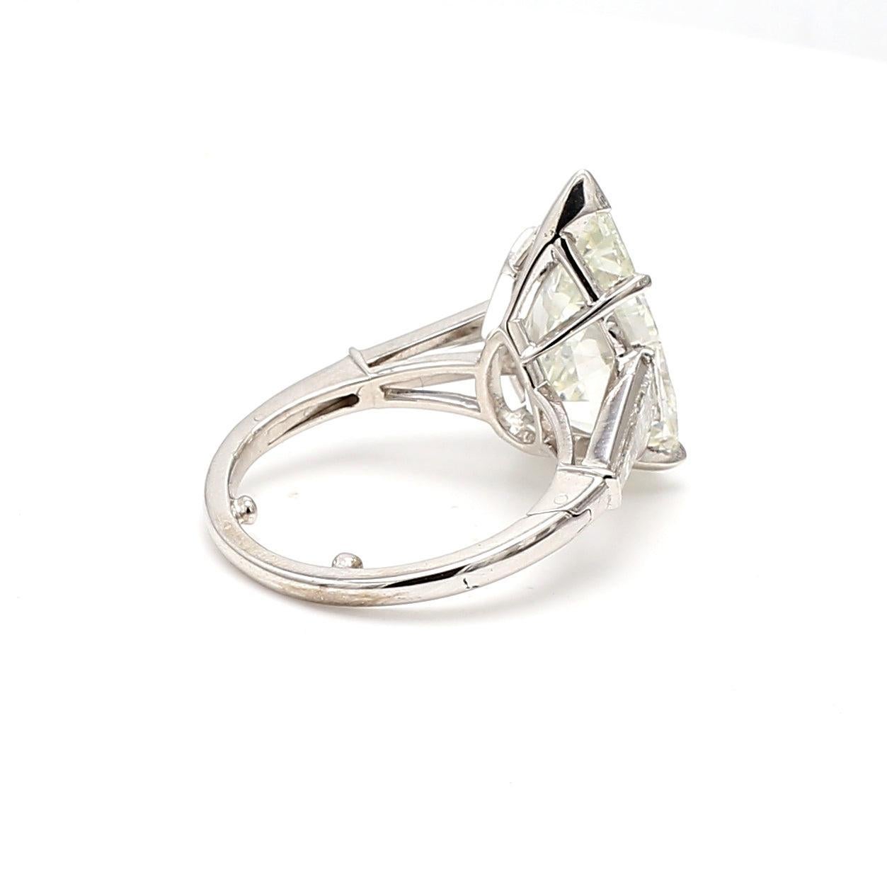 Anello di fidanzamento in platino con diamante a forma di pera e baguette affusolata da 9,82 carati In condizioni buone in vendita a New York, NY