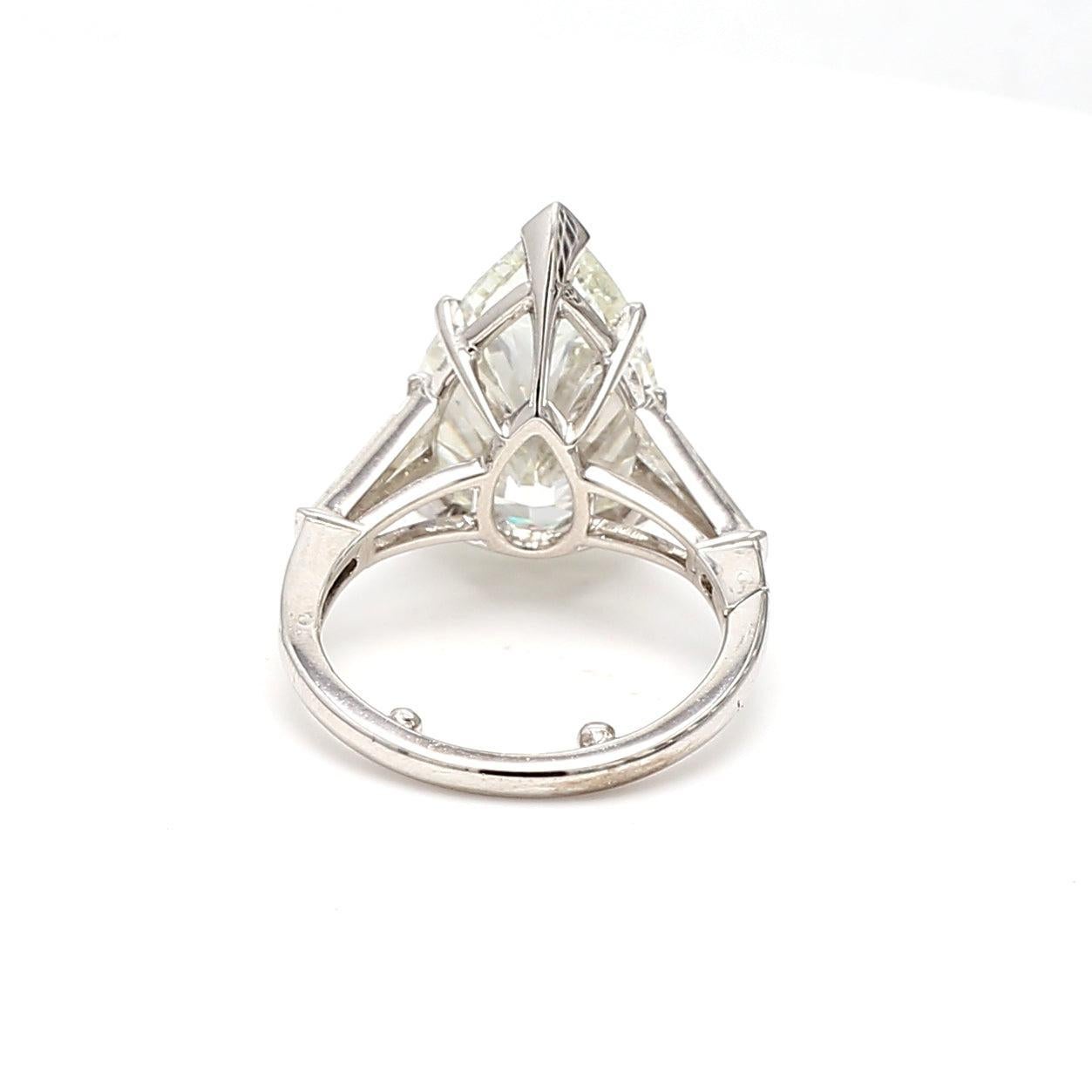 Donna Anello di fidanzamento in platino con diamante a forma di pera e baguette affusolata da 9,82 carati in vendita