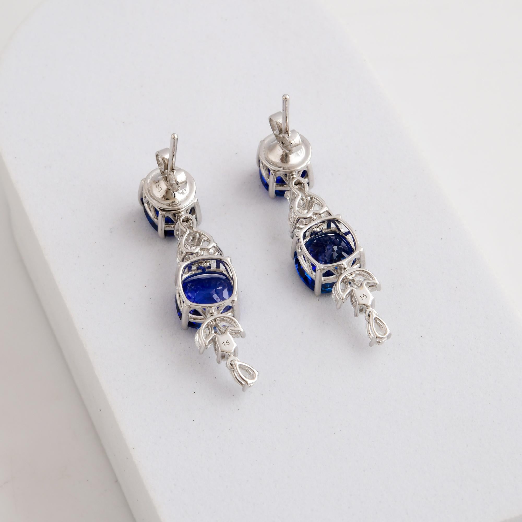 Donna Orecchini pendenti con zaffiro blu da 9,83 carati e diamante da 1,40 carati, oro bianco 14 carati in vendita