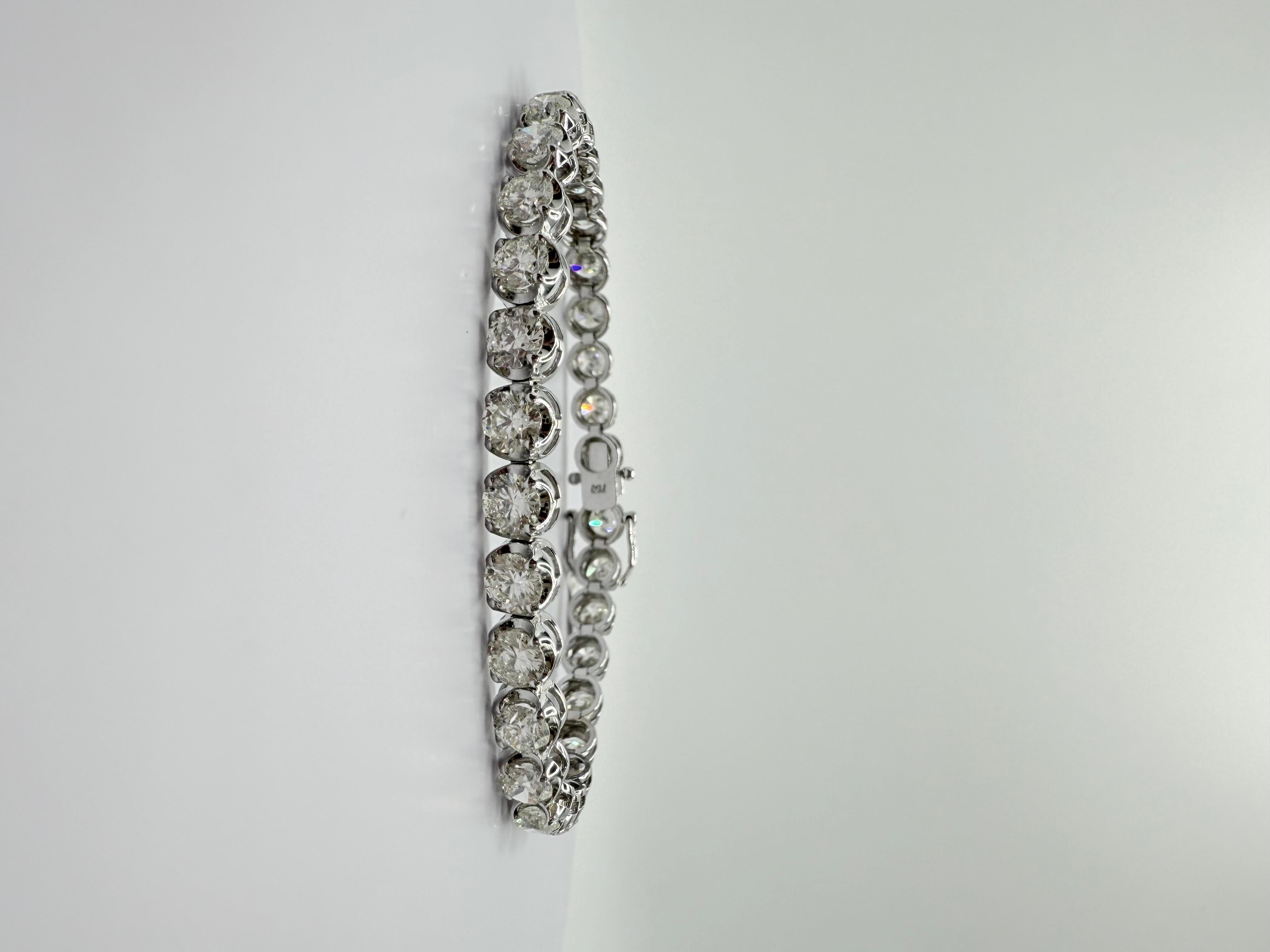 Pulsera de tenis con corona de diamantes redondos de 9,83 quilates Corte redondo en venta